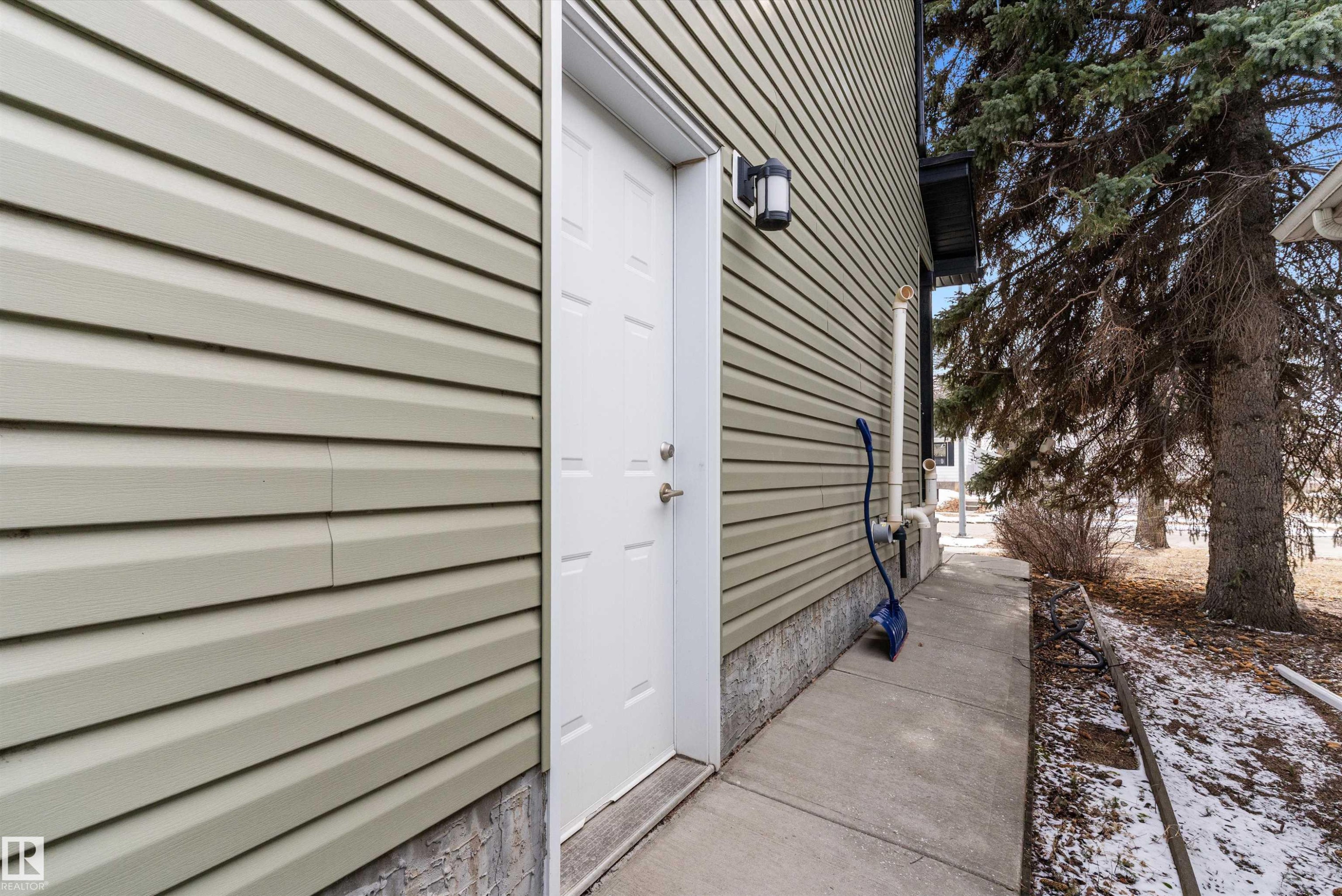 8148 77 Avenue, Edmonton, AB - Outdoor