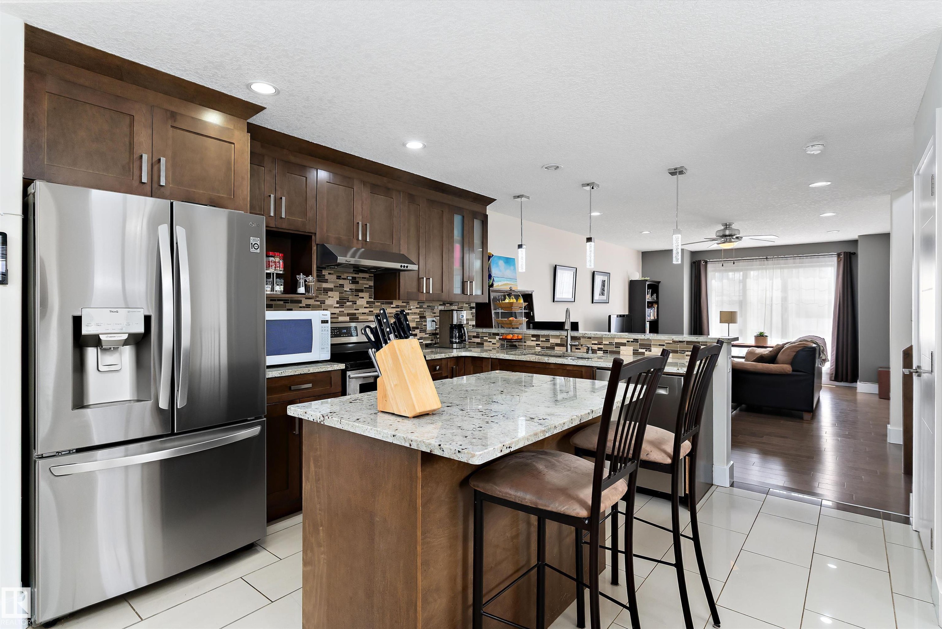 8148 77 Avenue, Edmonton, AB - Indoor Photo Showing Kitchen With Upgraded Kitchen