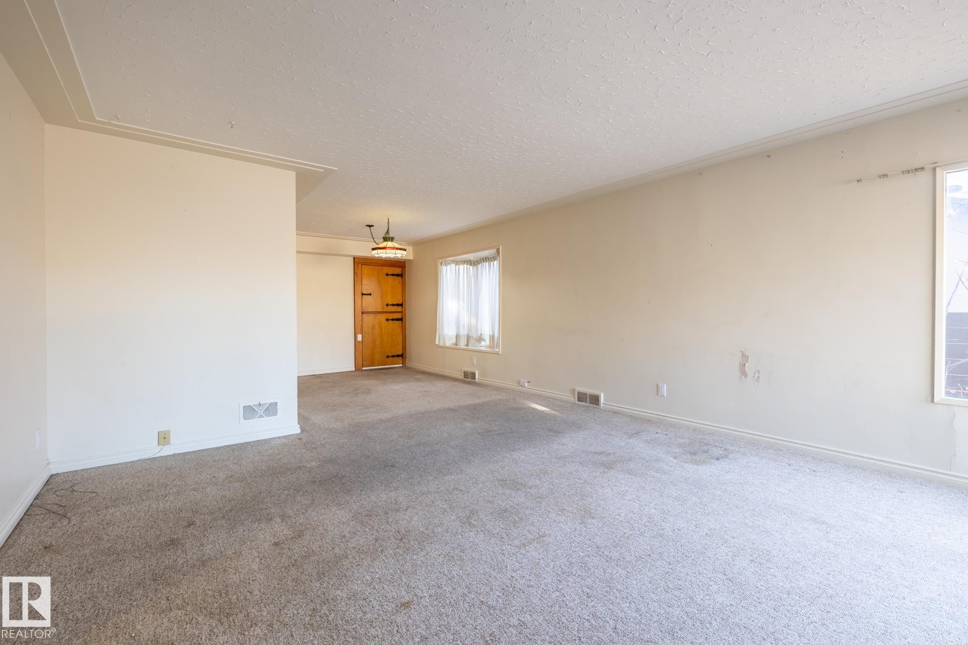 11819 87 Avenue, Edmonton, AB - Indoor Photo Showing Other Room