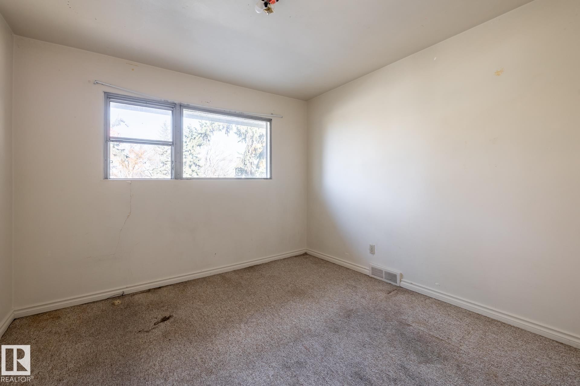 11819 87 Avenue, Edmonton, AB - Indoor Photo Showing Other Room