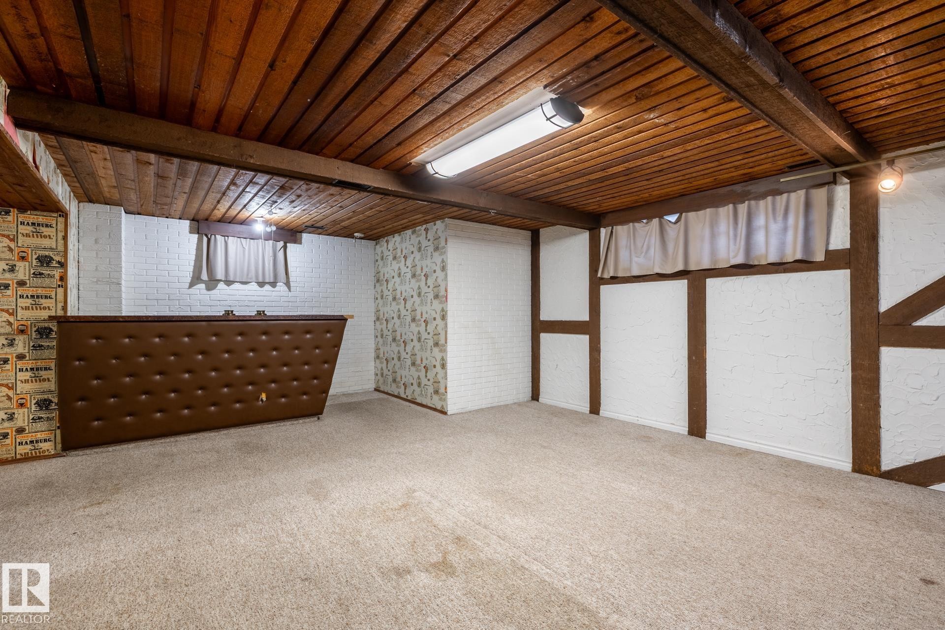 11819 87 Avenue, Edmonton, AB - Indoor