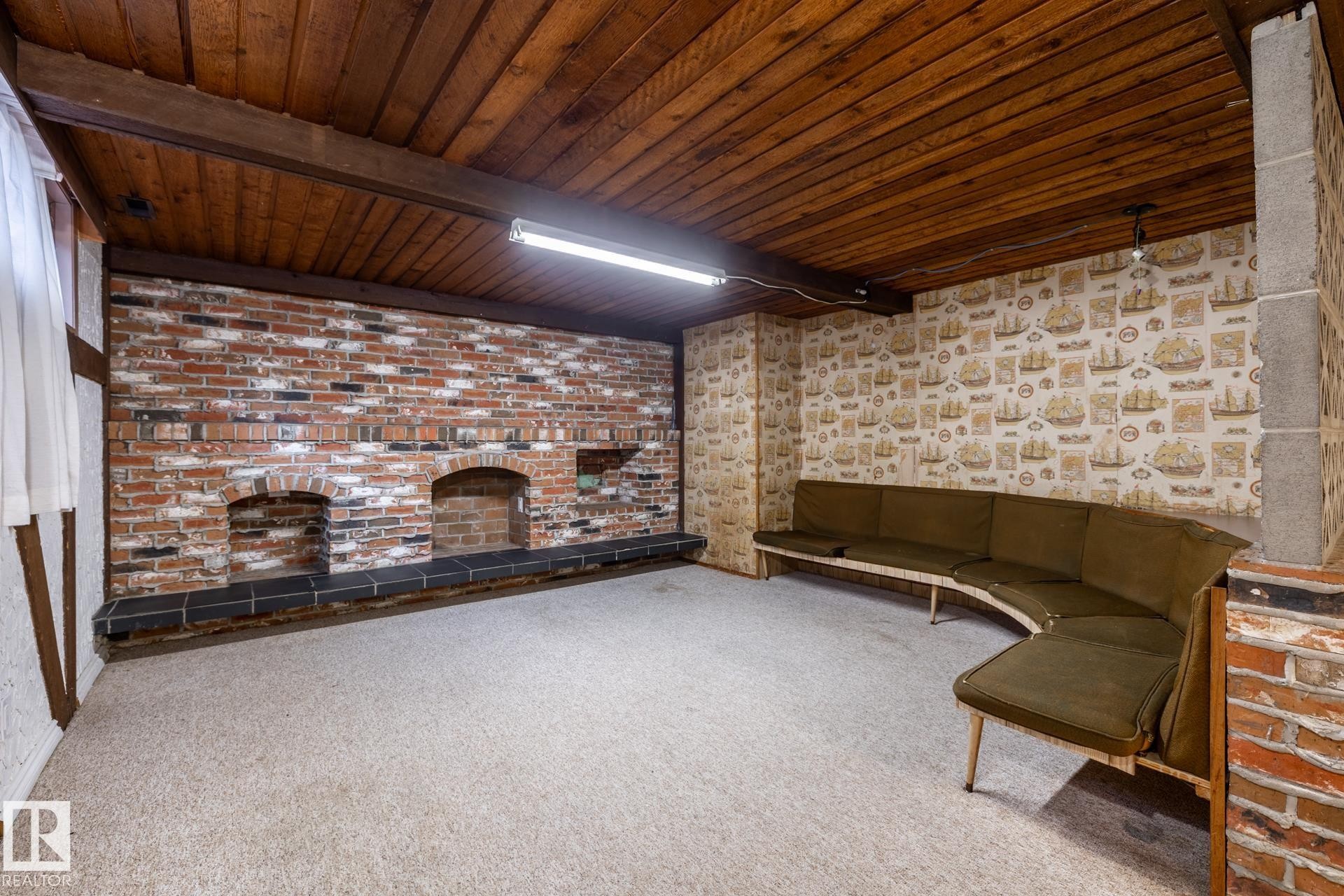 11819 87 Avenue, Edmonton, AB - Indoor Photo Showing Other Room