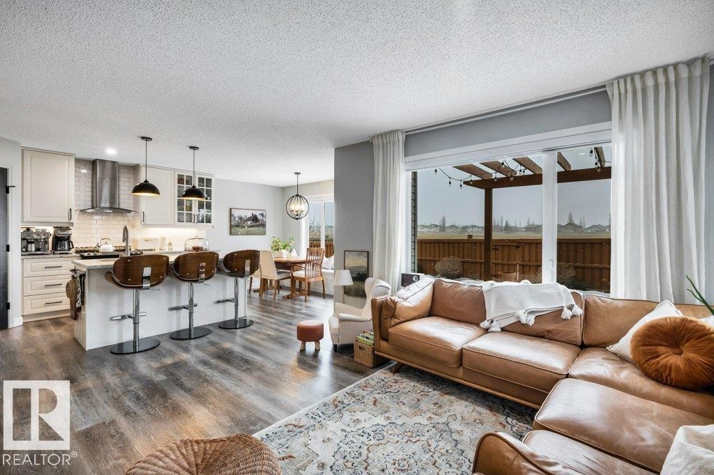 4337 Mcmullen Way, Edmonton, AB - Indoor Photo Showing Living Room