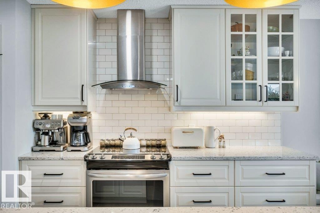 4337 Mcmullen Way, Edmonton, AB - Indoor Photo Showing Kitchen With Upgraded Kitchen