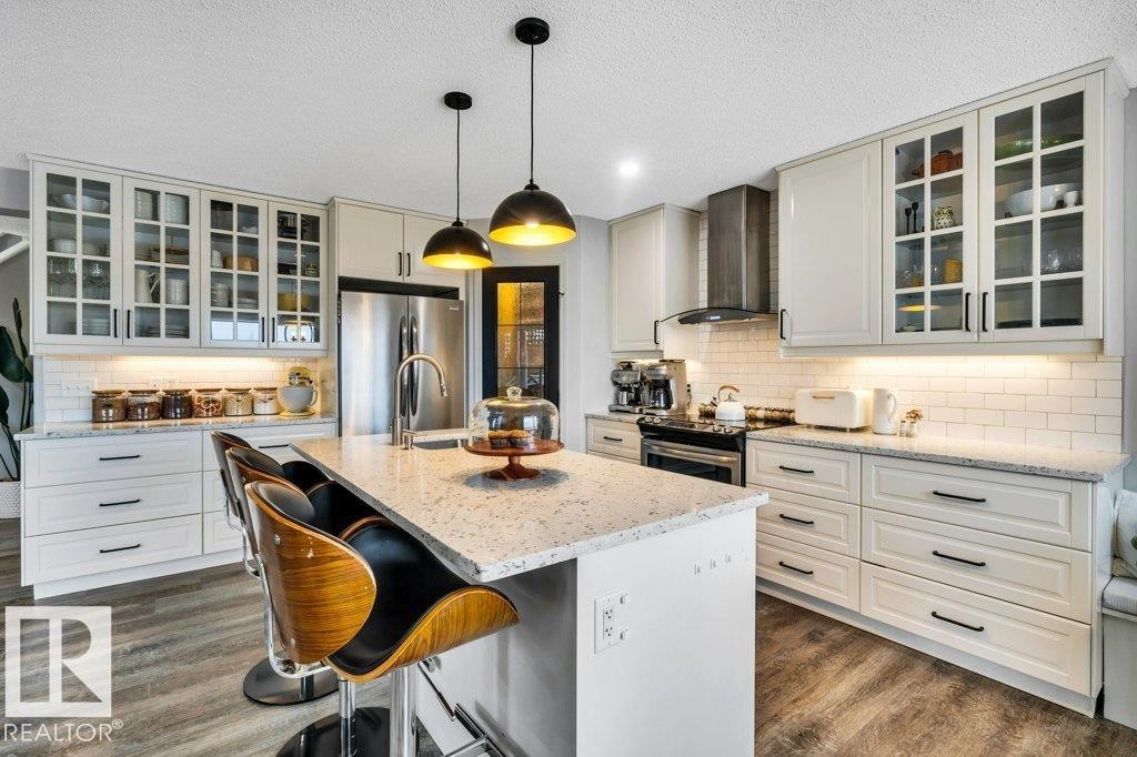 4337 Mcmullen Way, Edmonton, AB - Indoor Photo Showing Kitchen With Upgraded Kitchen