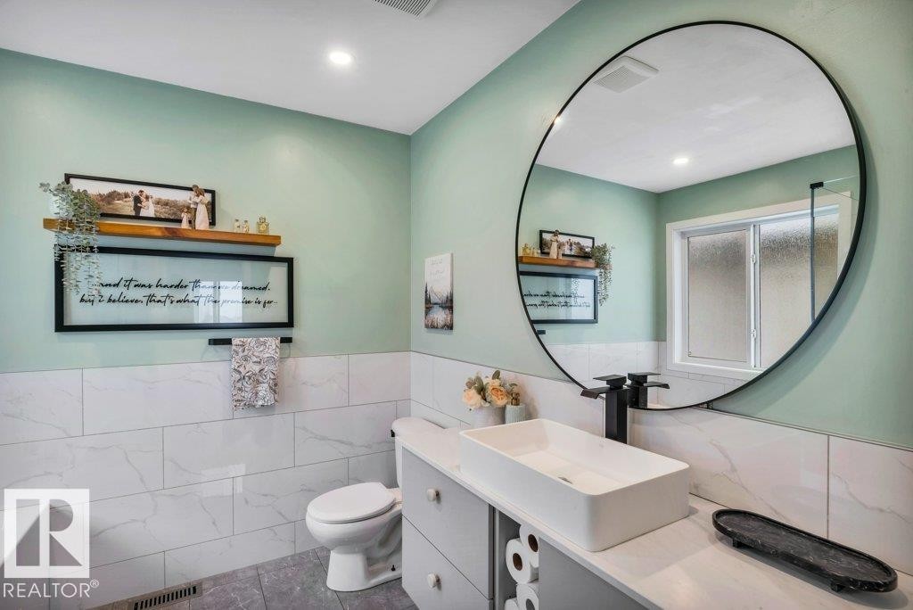 4337 Mcmullen Way, Edmonton, AB - Indoor Photo Showing Bathroom