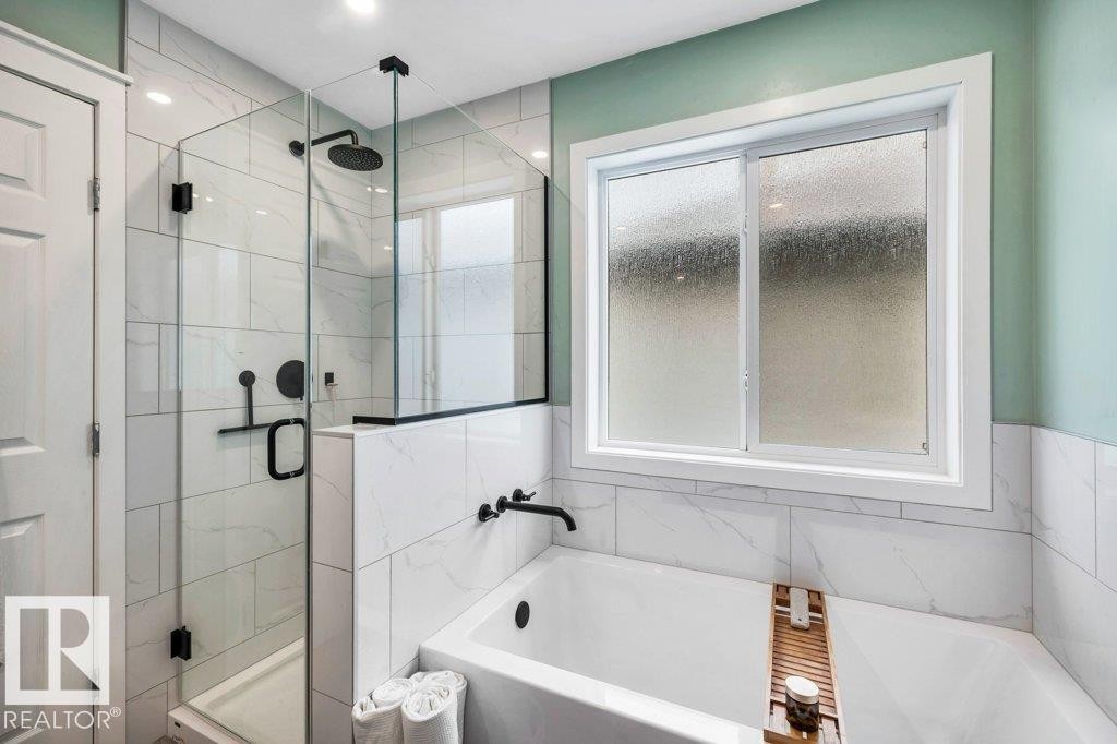 4337 Mcmullen Way, Edmonton, AB - Indoor Photo Showing Bathroom