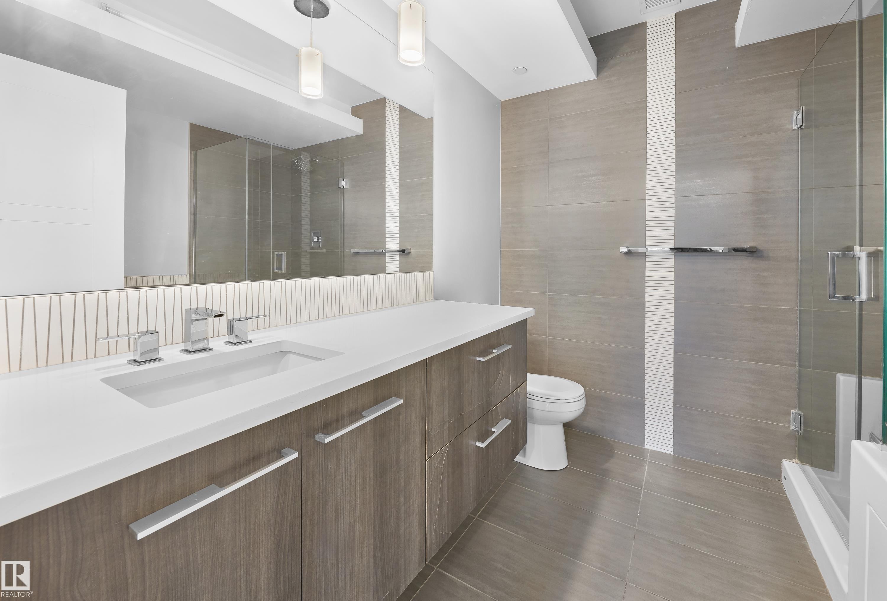 502 11969 Jasper Avenue, Edmonton, AB - Indoor Photo Showing Bathroom