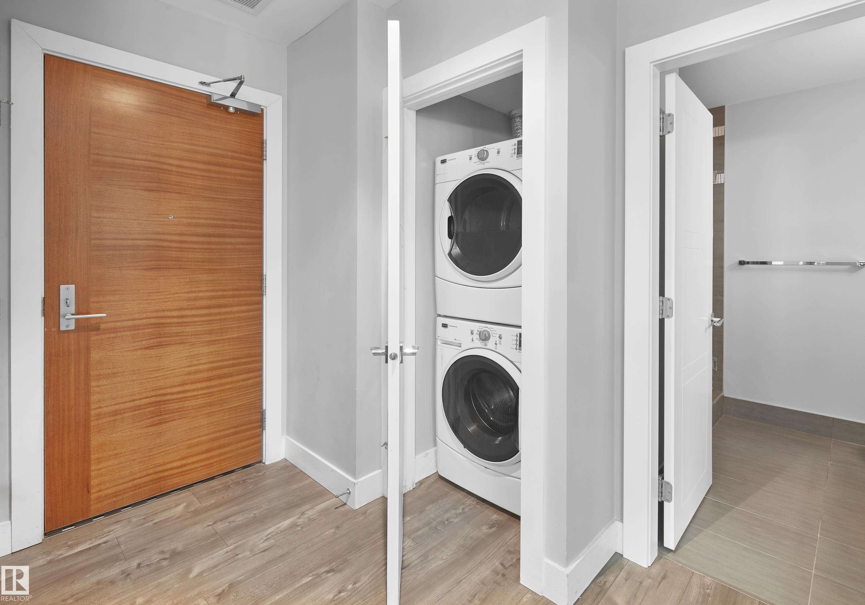 502 11969 Jasper Avenue, Edmonton, AB - Indoor Photo Showing Laundry Room