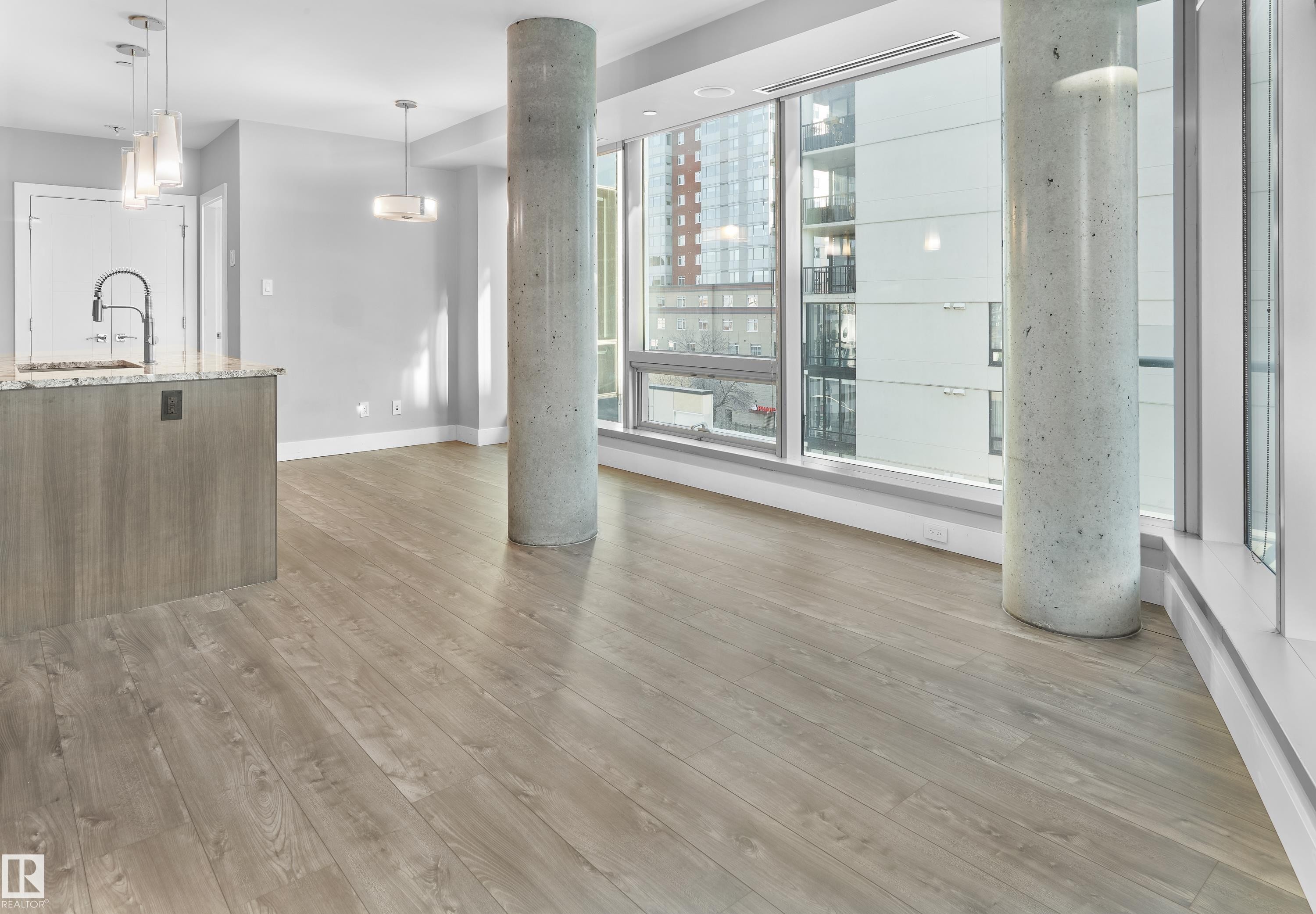 502 11969 Jasper Avenue, Edmonton, AB - Indoor