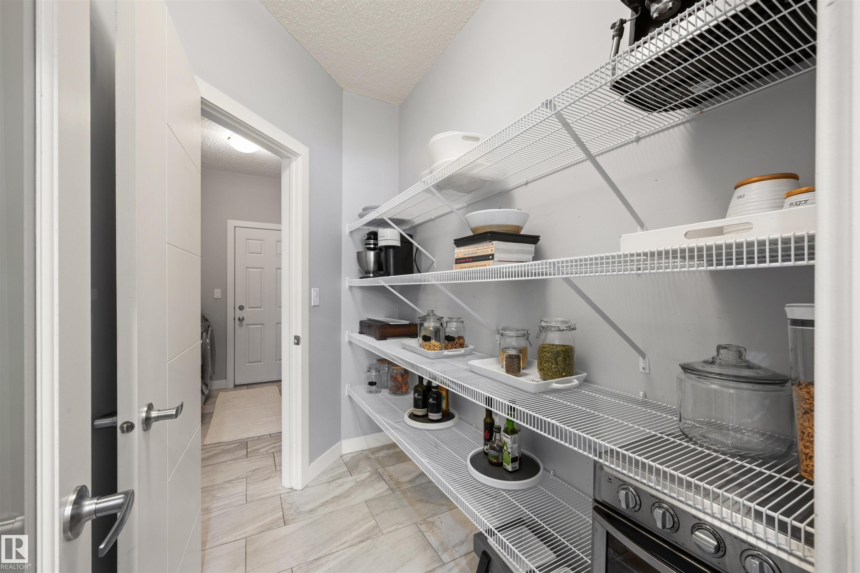 1564 Chapman Way, Edmonton, AB - Indoor With Storage