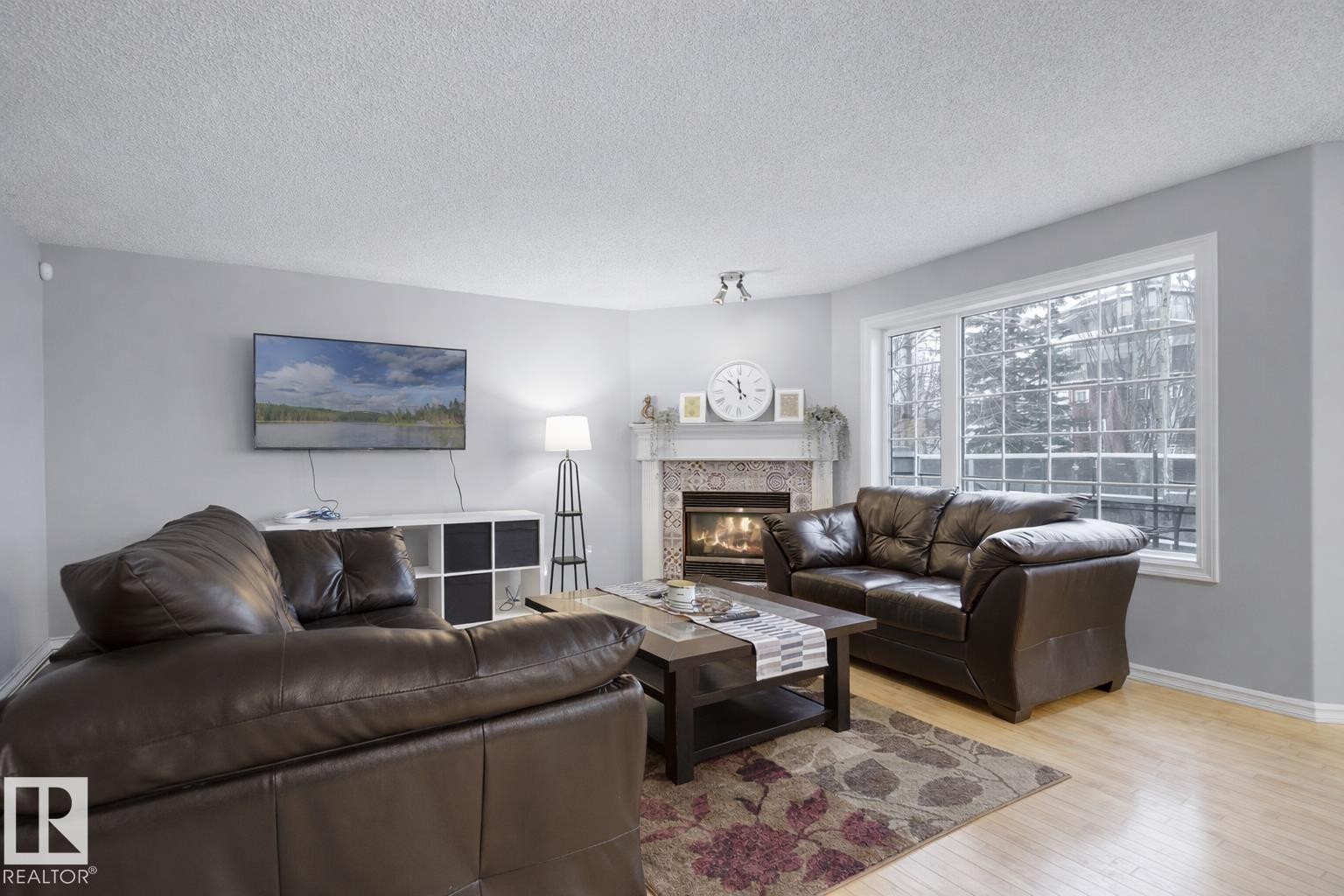 580 Glenwright Crescent, Edmonton, AB - Indoor Photo Showing Living Room With Fireplace