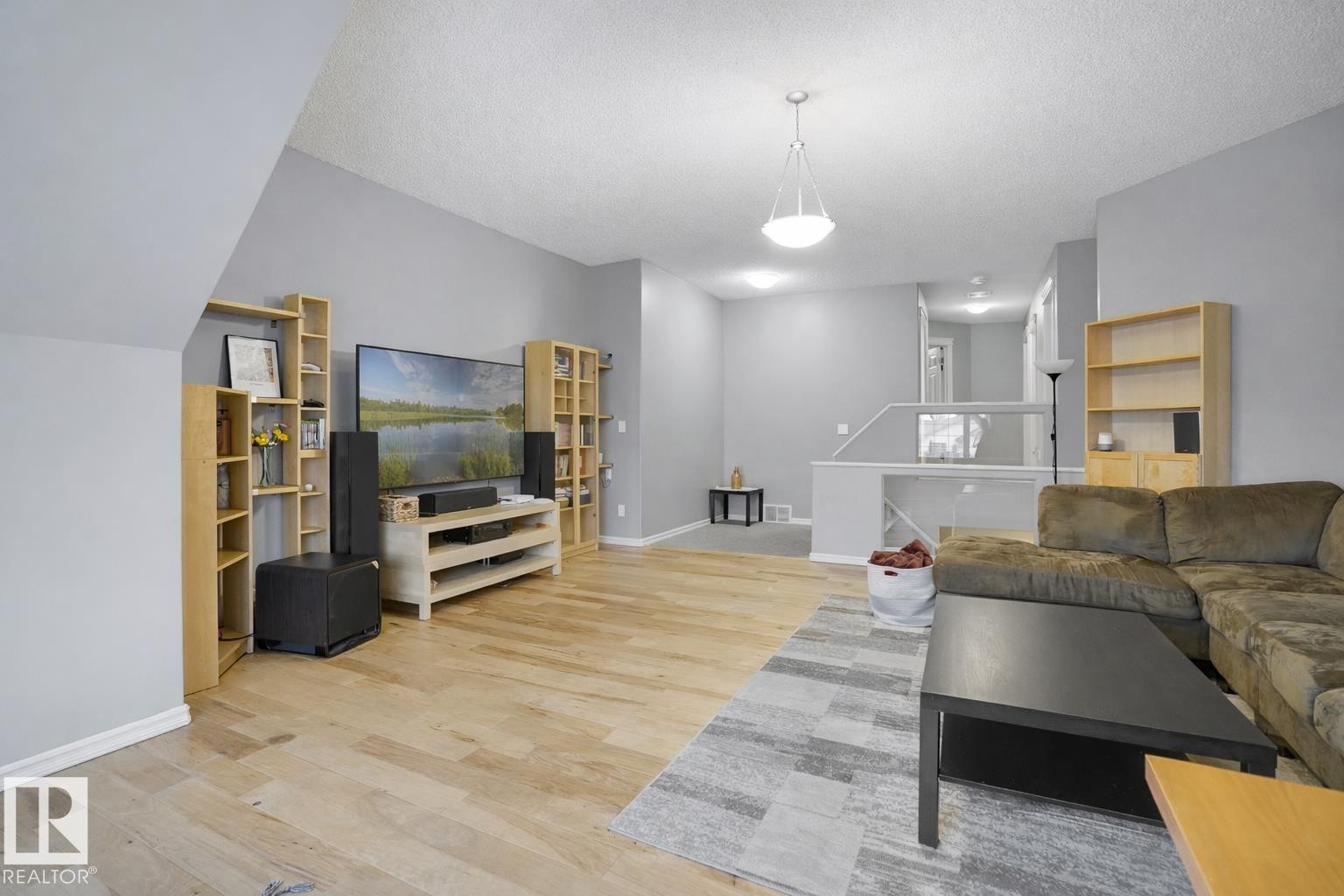 580 Glenwright Crescent, Edmonton, AB - Indoor Photo Showing Living Room