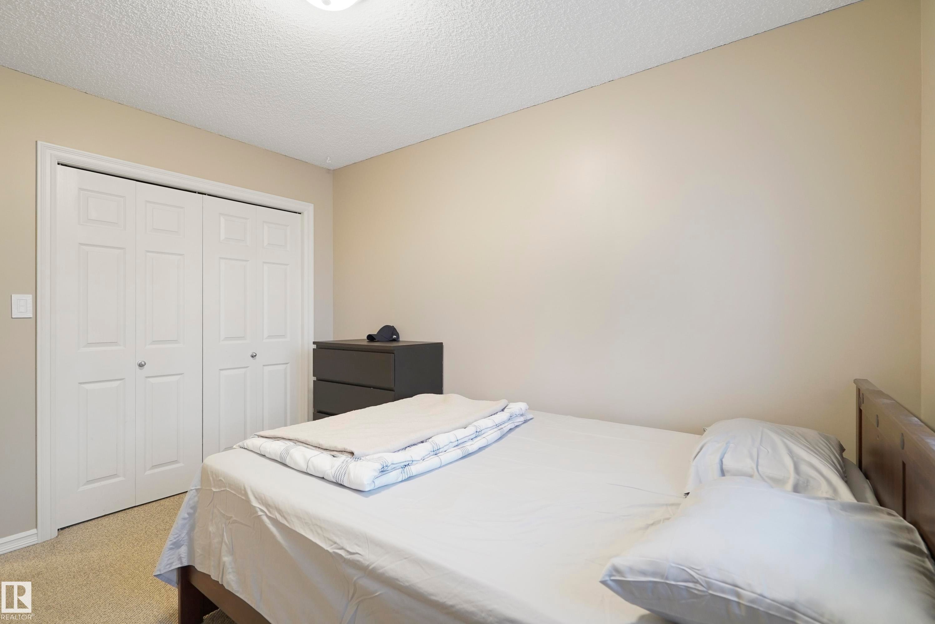580 Glenwright Crescent, Edmonton, AB - Indoor Photo Showing Bedroom