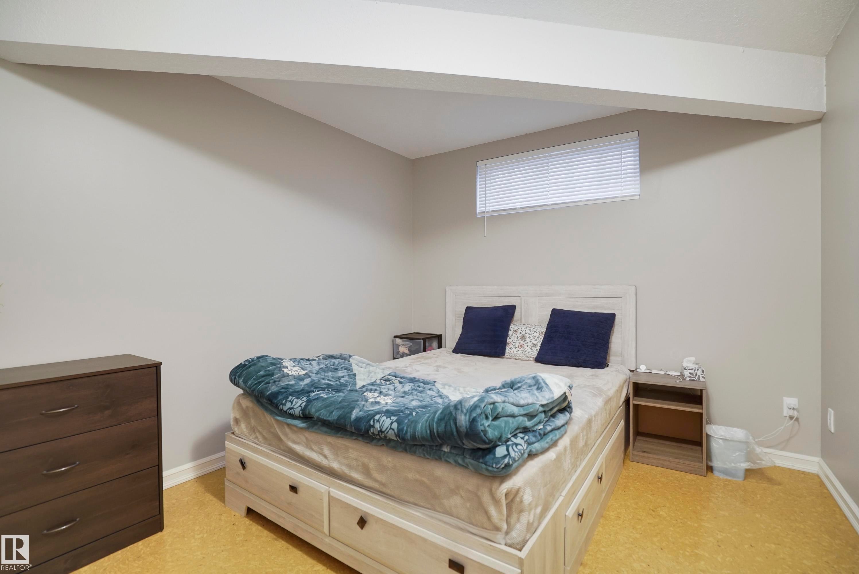 580 Glenwright Crescent, Edmonton, AB - Indoor Photo Showing Bedroom