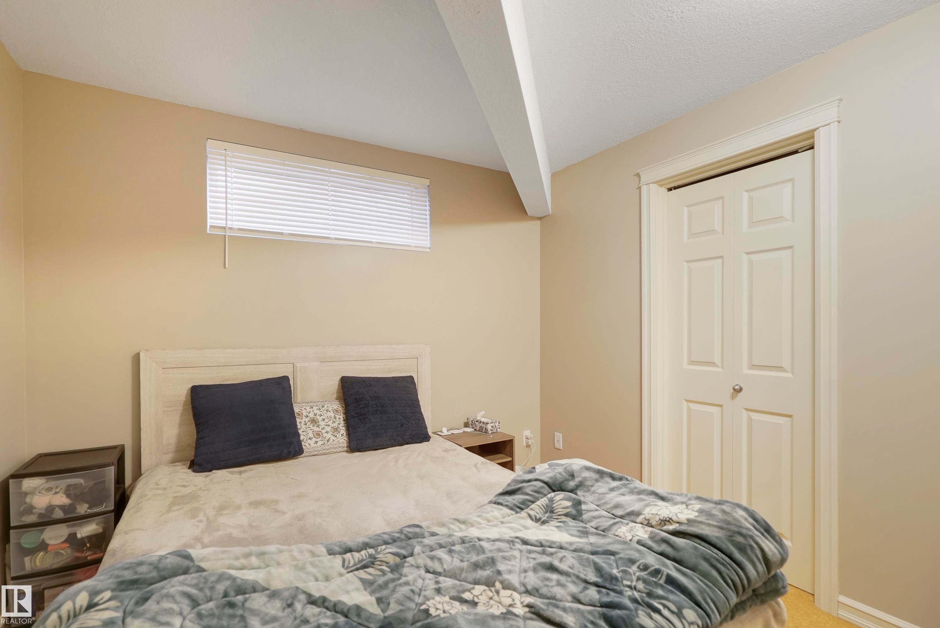 580 Glenwright Crescent, Edmonton, AB - Indoor Photo Showing Bedroom