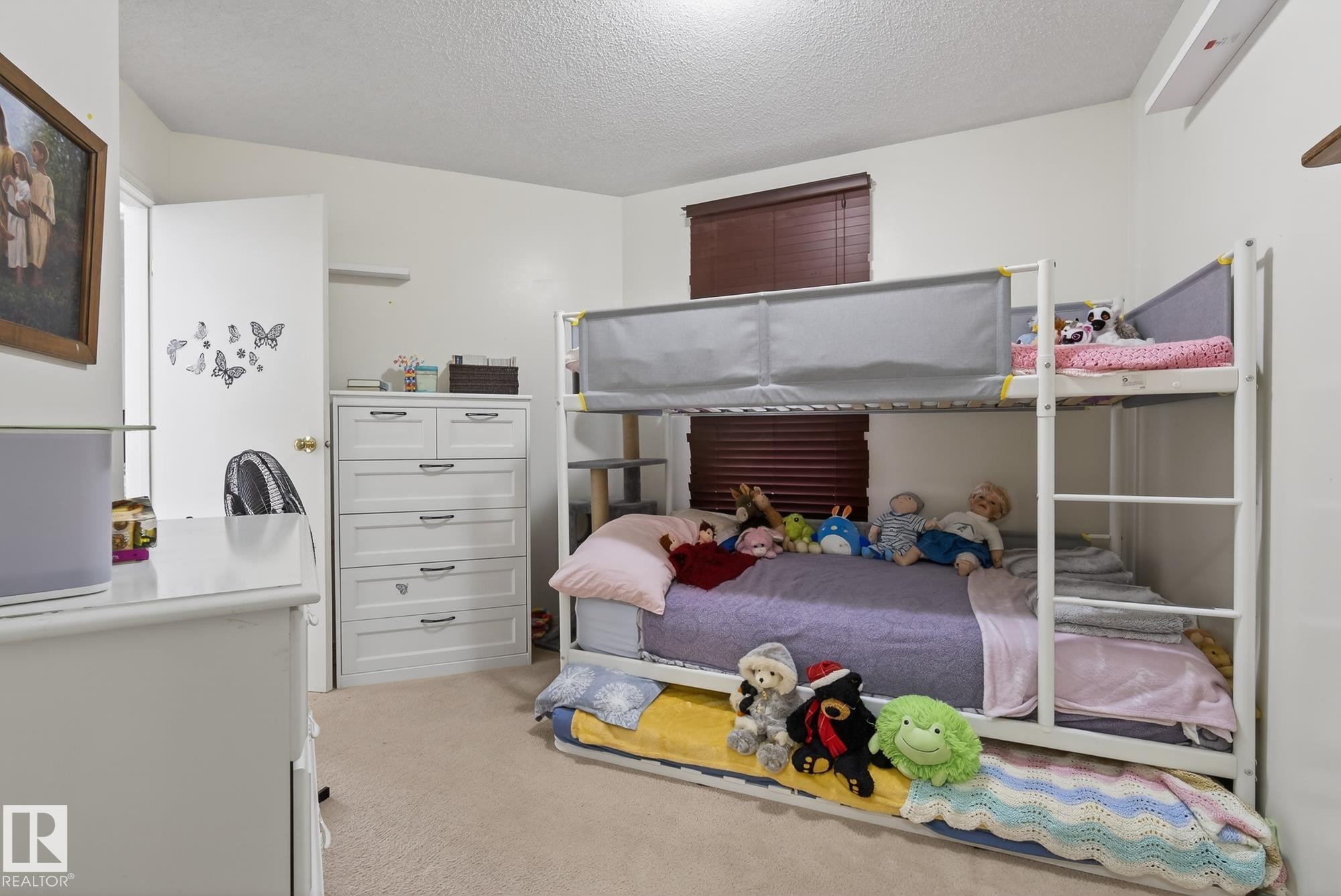 This room features neutral-toned carpeting, white walls, and a window with blinds - 2006 Mill Woods Road E, Edmonton, AB - Indoor Photo Showing Bedroom
