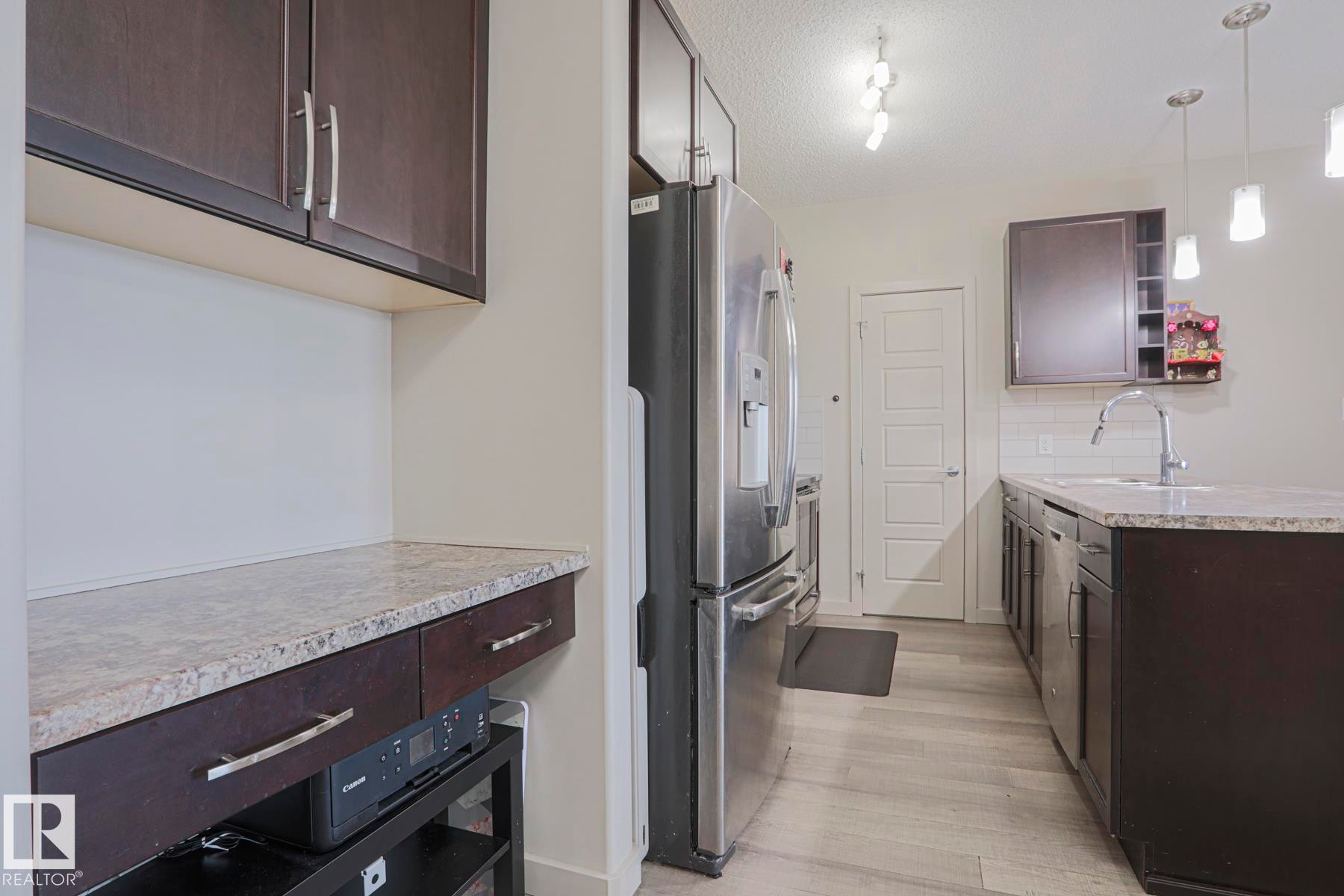 212 320 Ambleside Link, Edmonton, AB - Indoor Photo Showing Kitchen