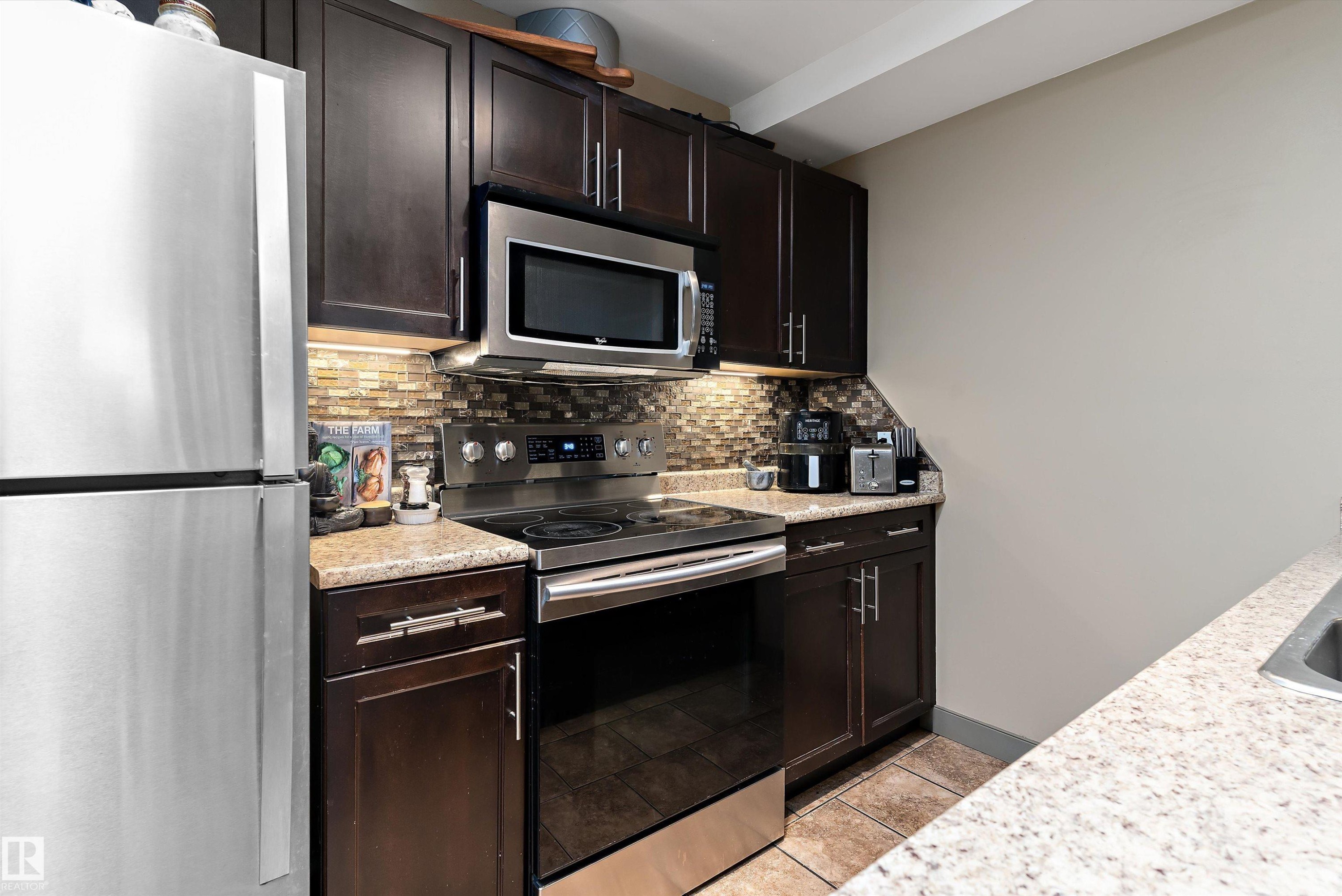 1128 Knottwood Road E, Edmonton, AB - Indoor Photo Showing Kitchen