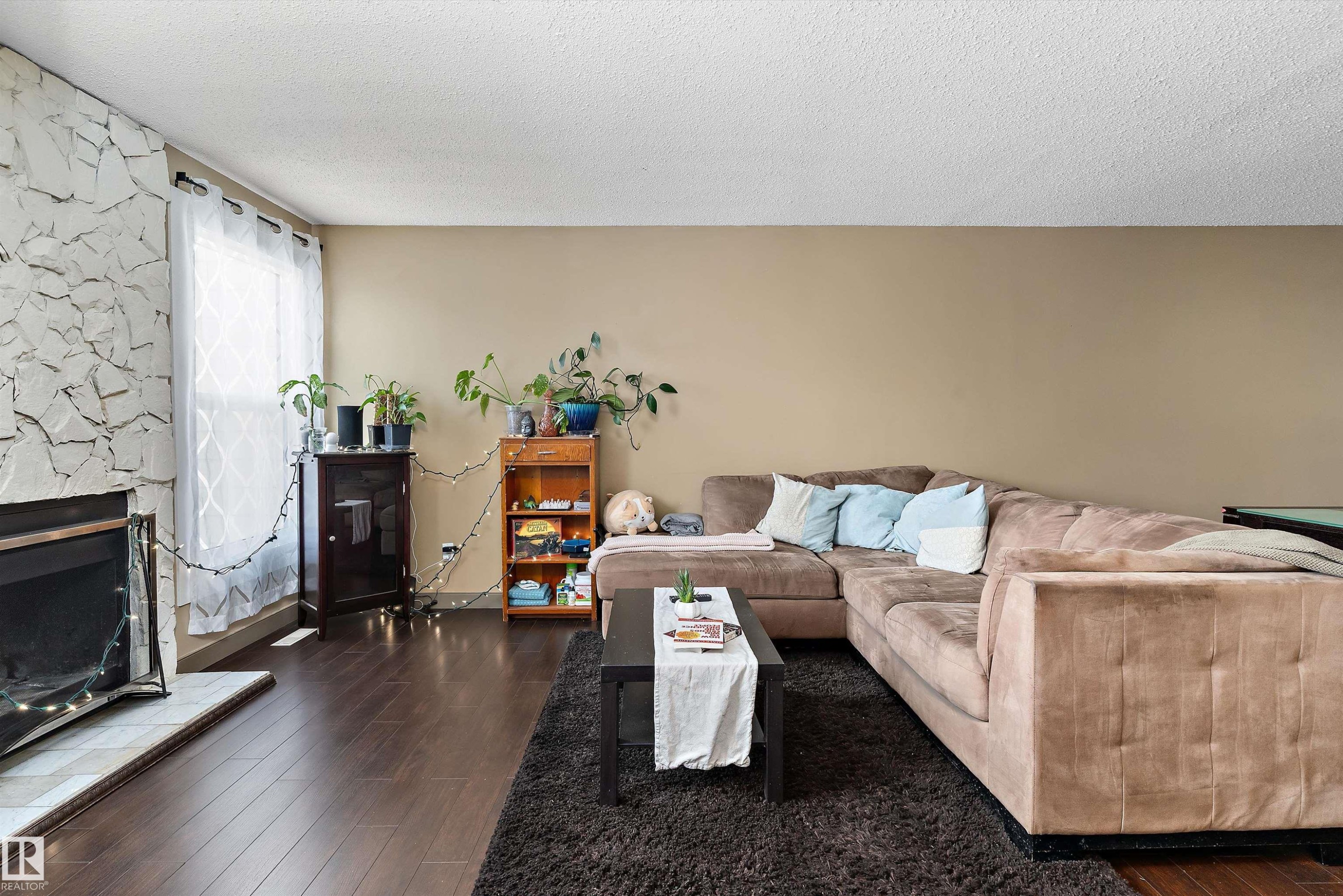 1128 Knottwood Road E, Edmonton, AB - Indoor Photo Showing Living Room With Fireplace