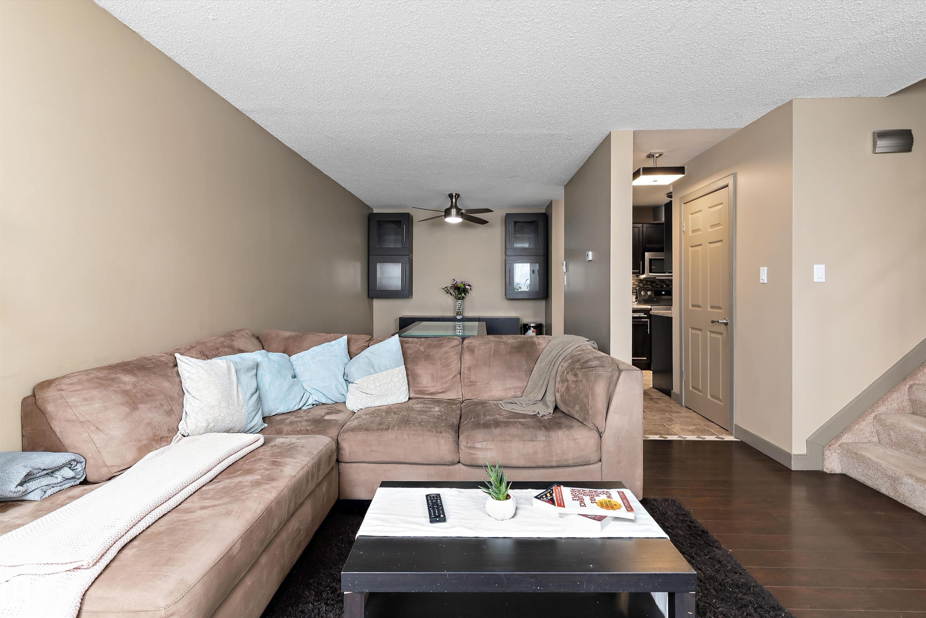 1128 Knottwood Road E, Edmonton, AB - Indoor Photo Showing Living Room