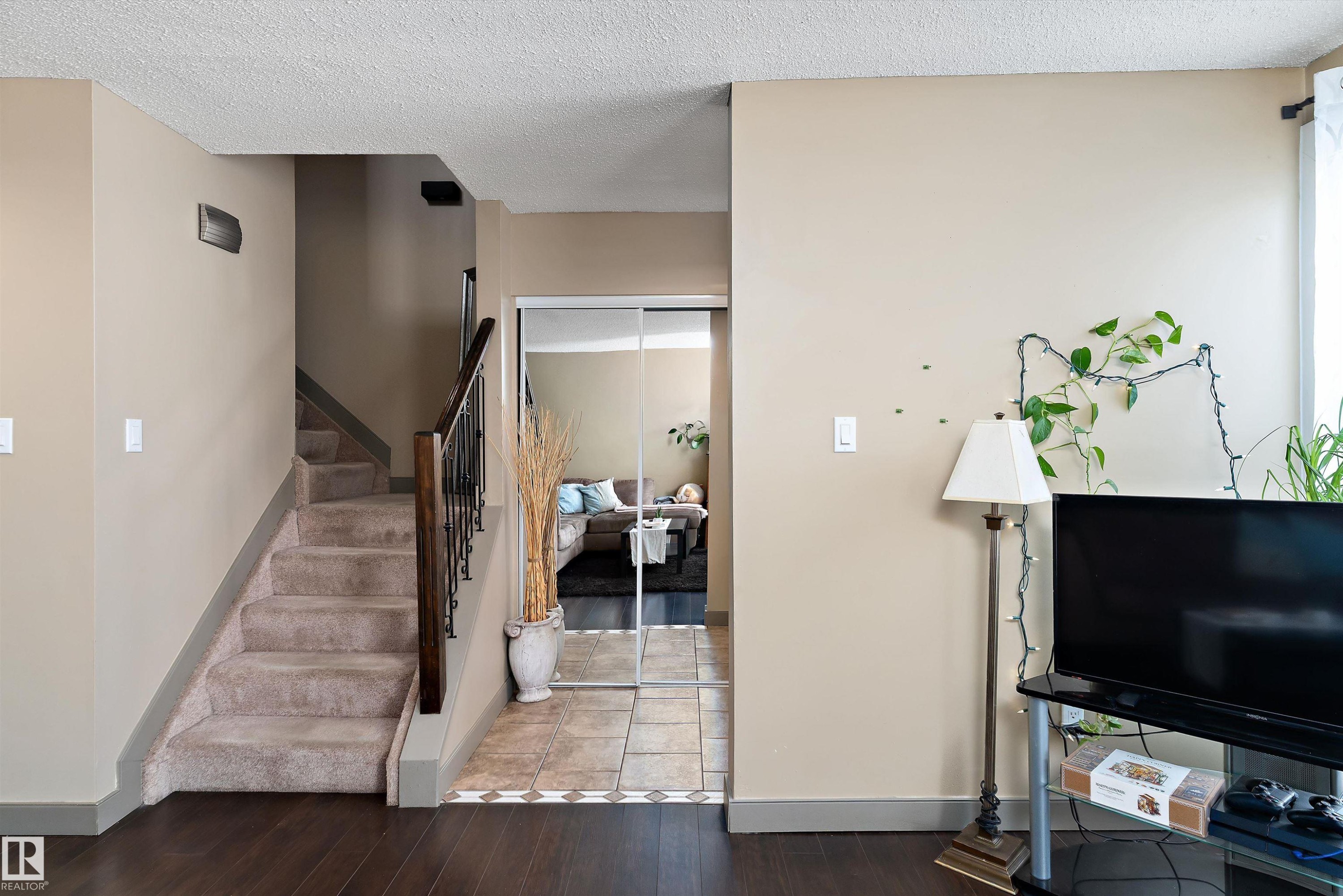 1128 Knottwood Road E, Edmonton, AB - Indoor Photo Showing Other Room