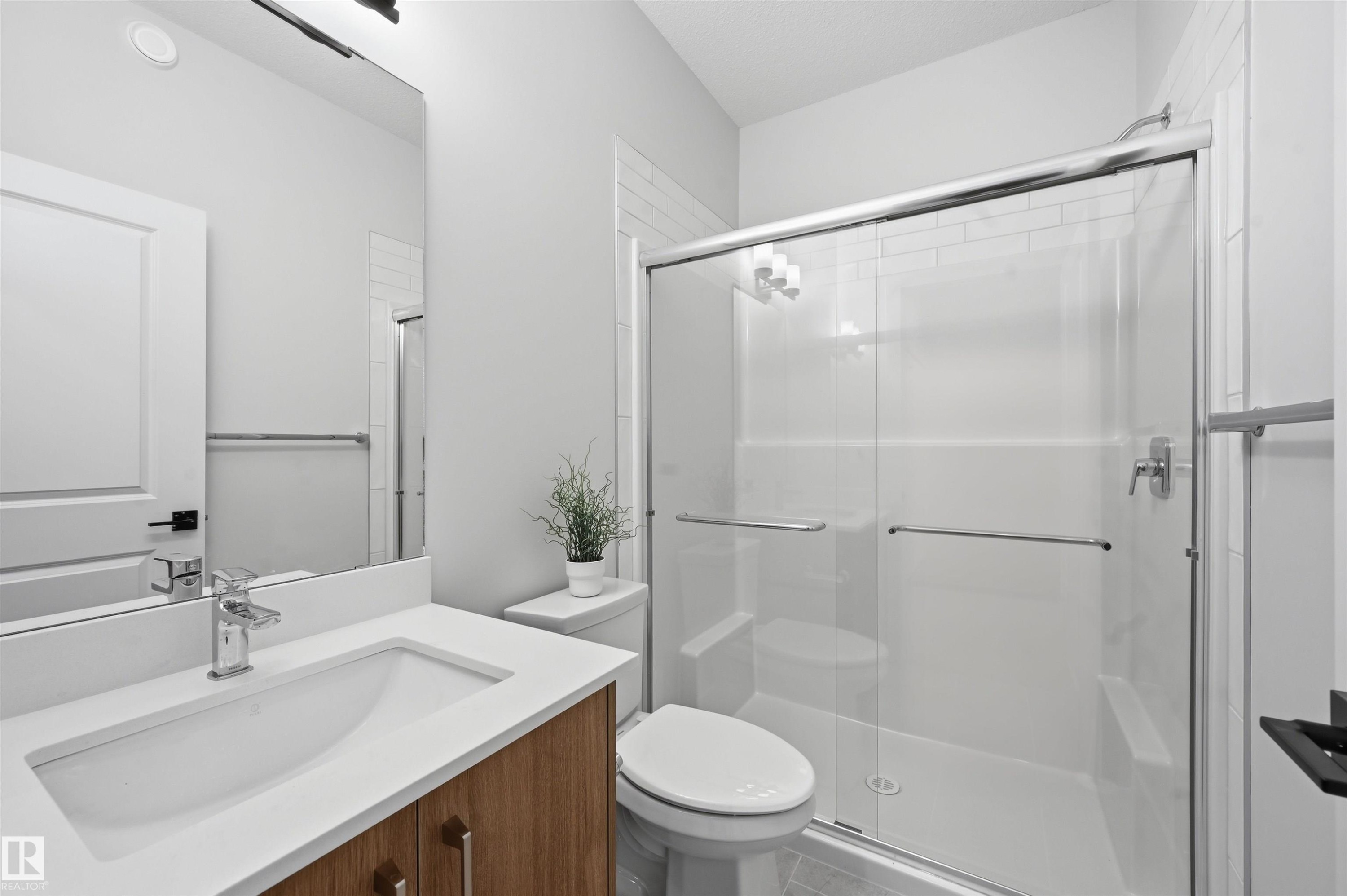 3230 Dixon Way, Edmonton, AB - Indoor Photo Showing Bathroom
