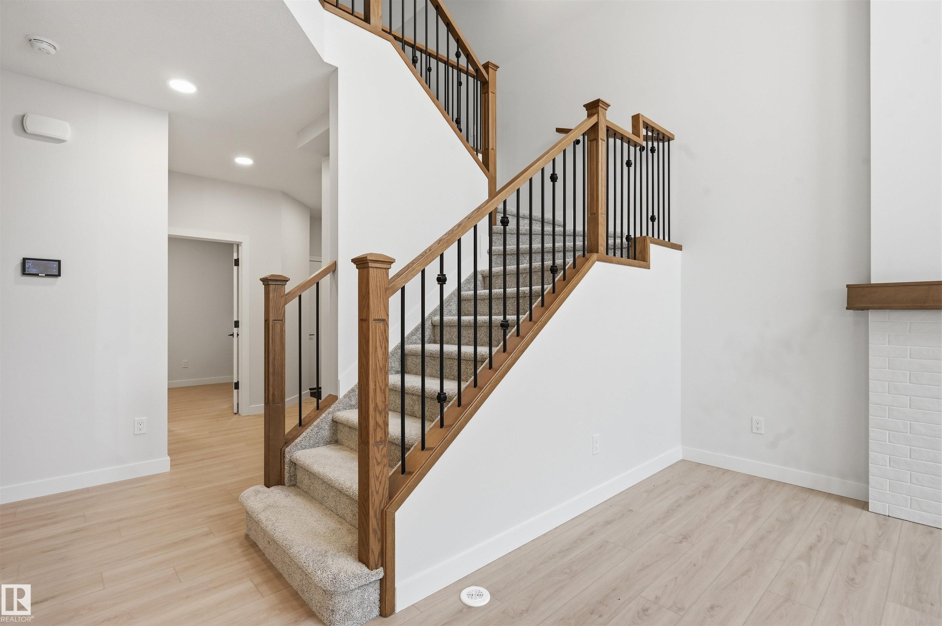 3230 Dixon Way, Edmonton, AB - Indoor Photo Showing Other Room