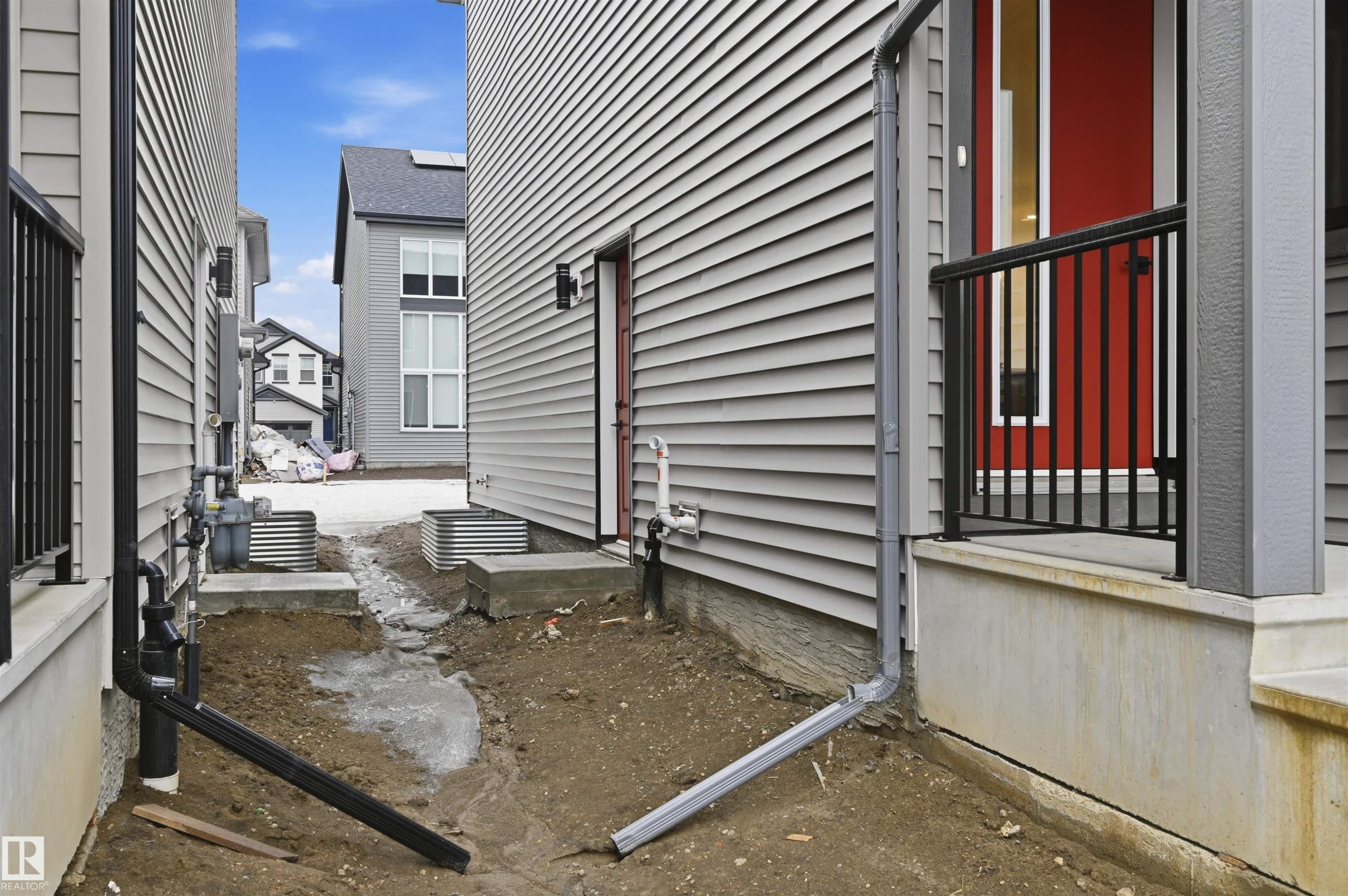 3230 Dixon Way, Edmonton, AB - Outdoor