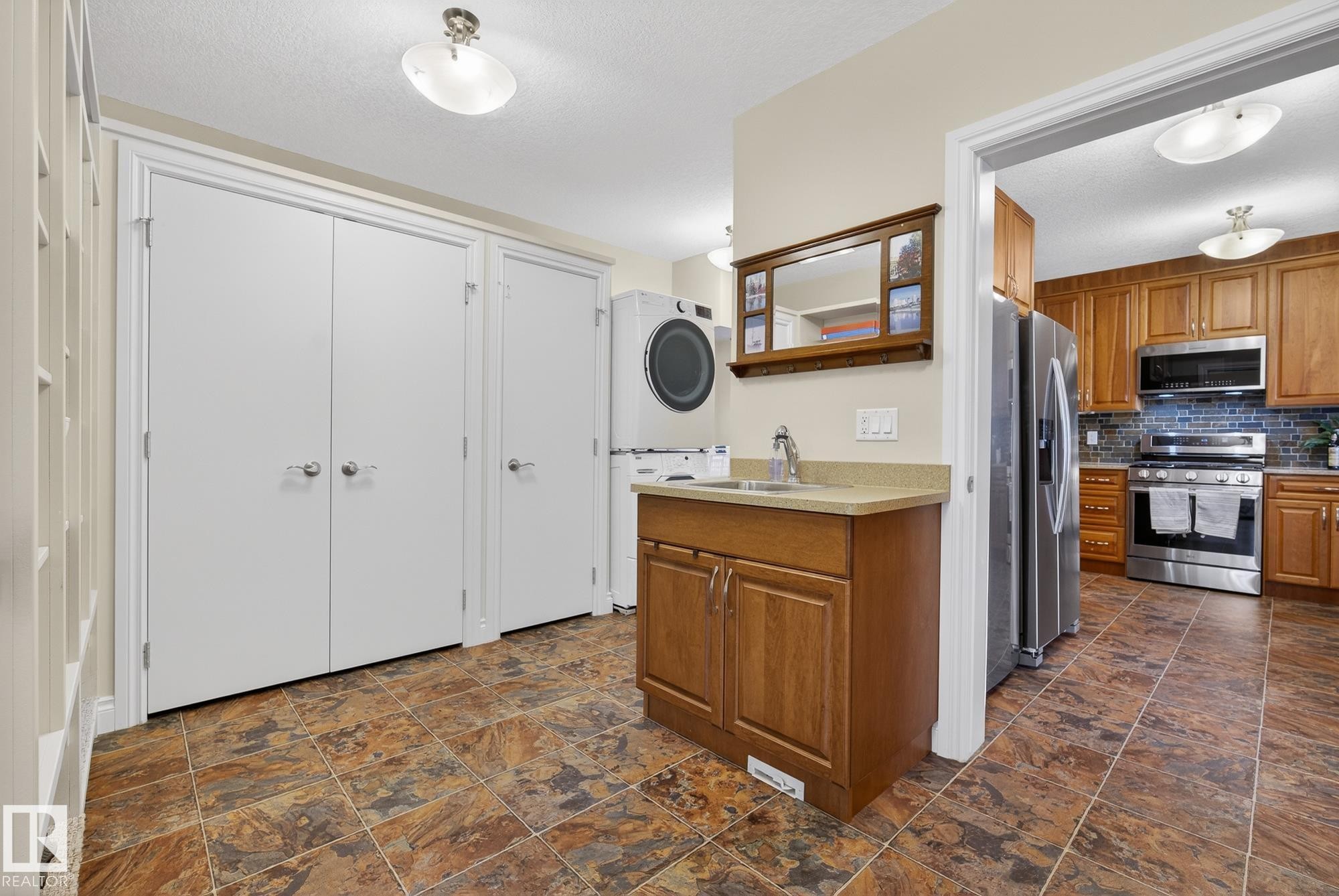 9302 93 Street, Edmonton, AB - Indoor Photo Showing Kitchen