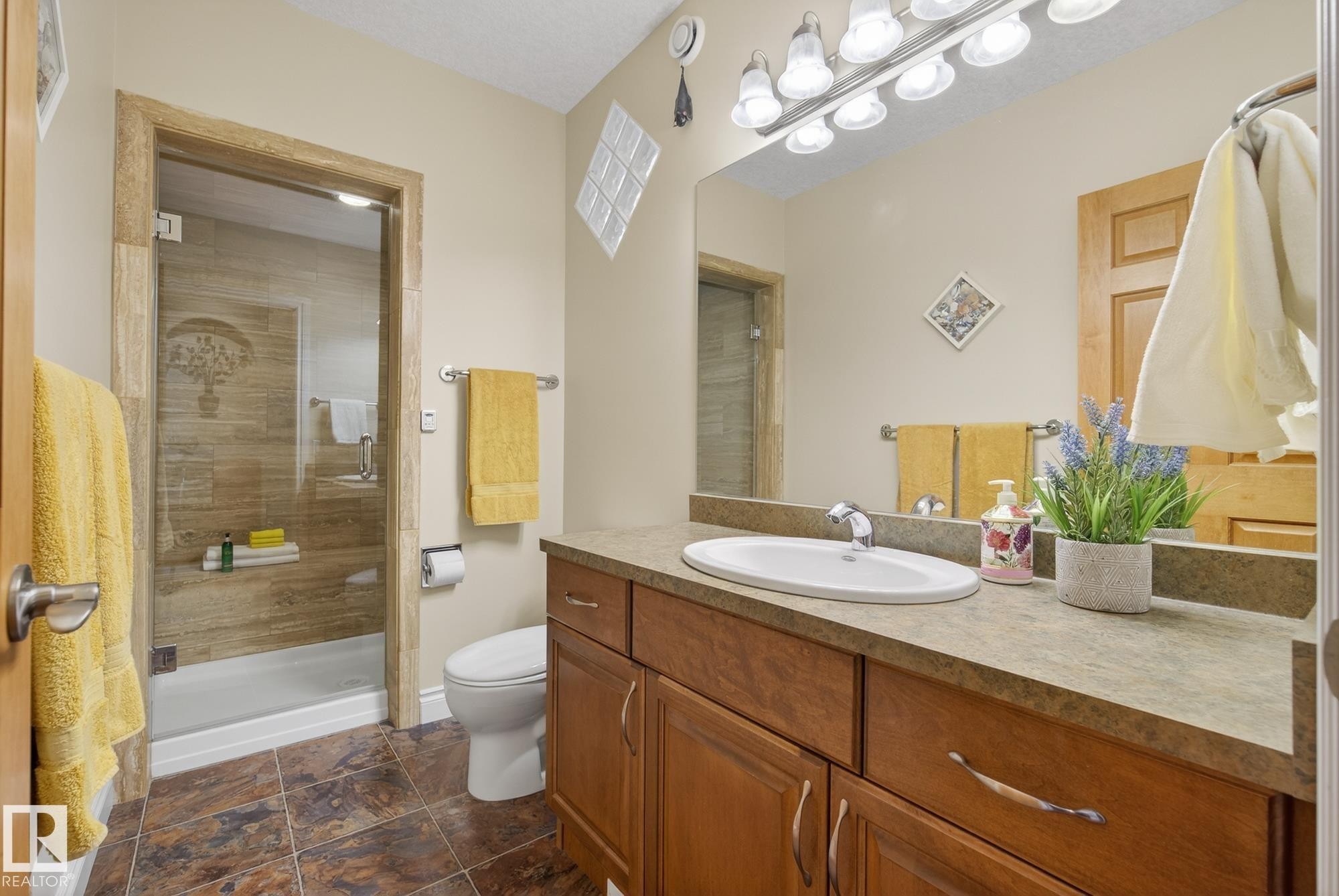 9302 93 Street, Edmonton, AB - Indoor Photo Showing Bathroom