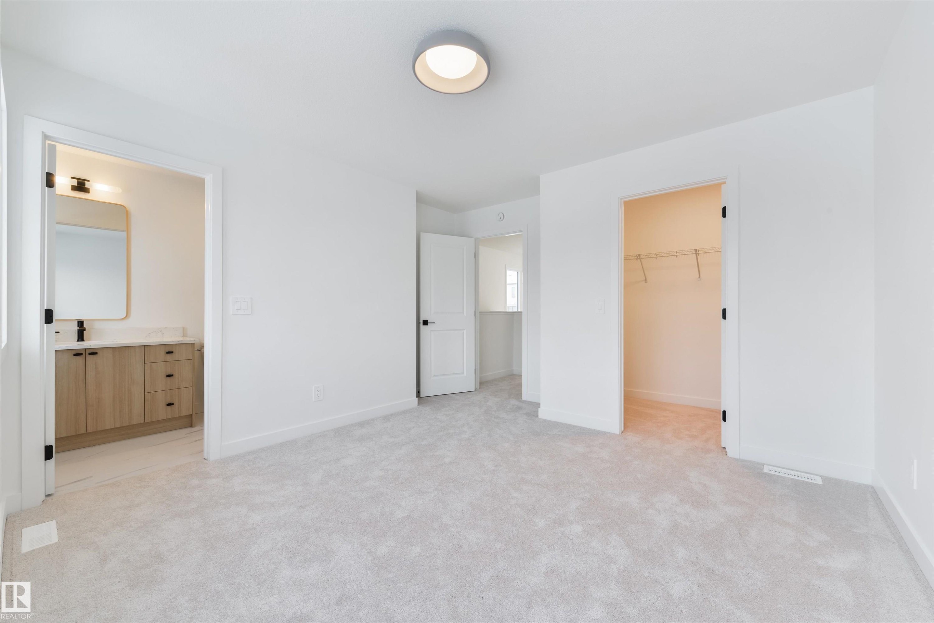 15 Cobblestone Gate, Spruce Grove, AB - Indoor Photo Showing Other Room