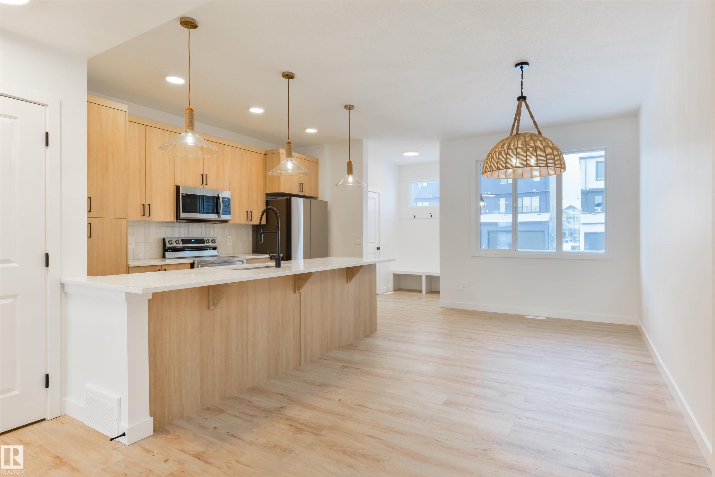 15 Cobblestone Gate, Spruce Grove, AB - Indoor Photo Showing Kitchen