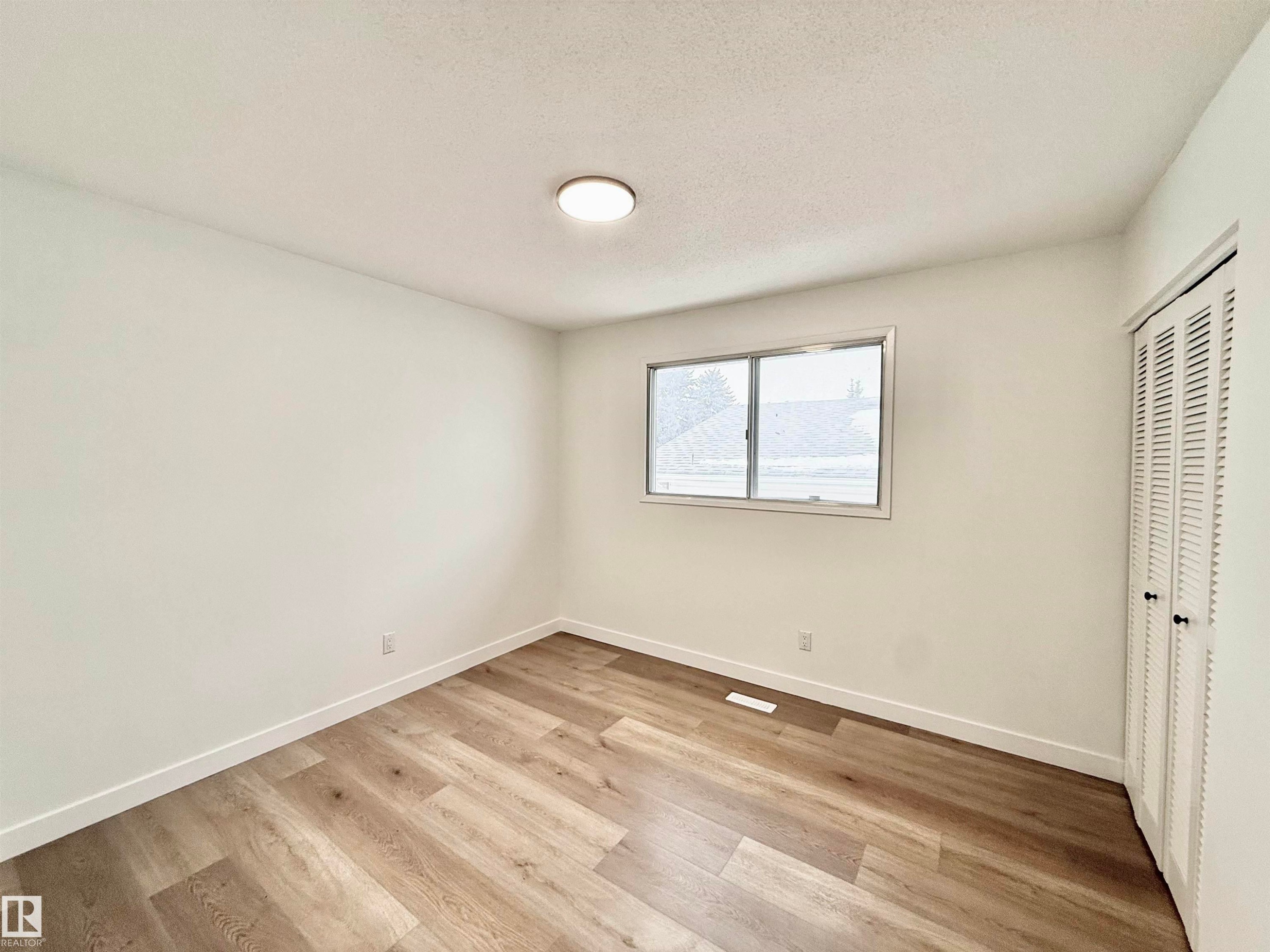 Edmonton, AB - Indoor Photo Showing Other Room