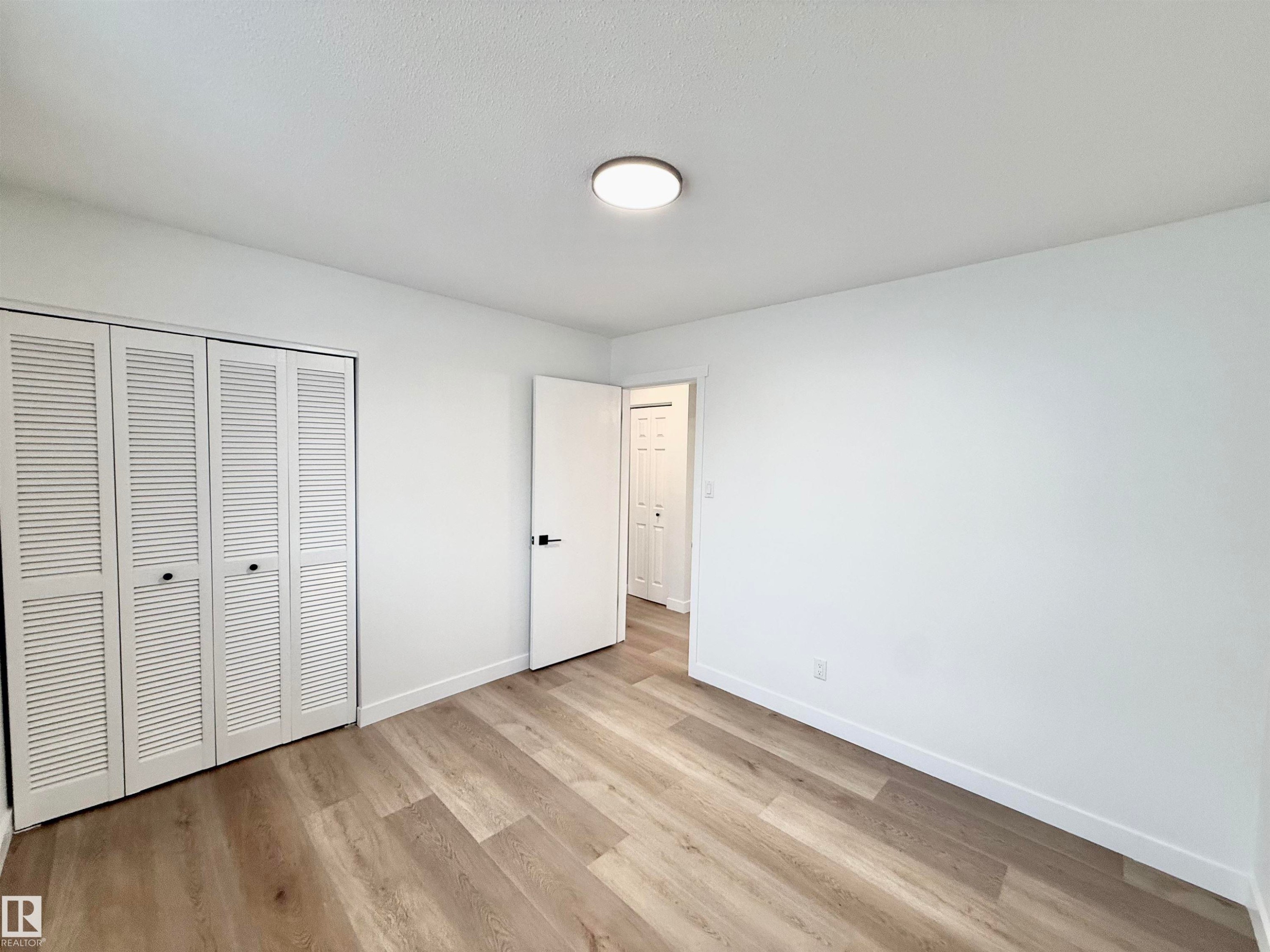 Edmonton, AB - Indoor Photo Showing Other Room