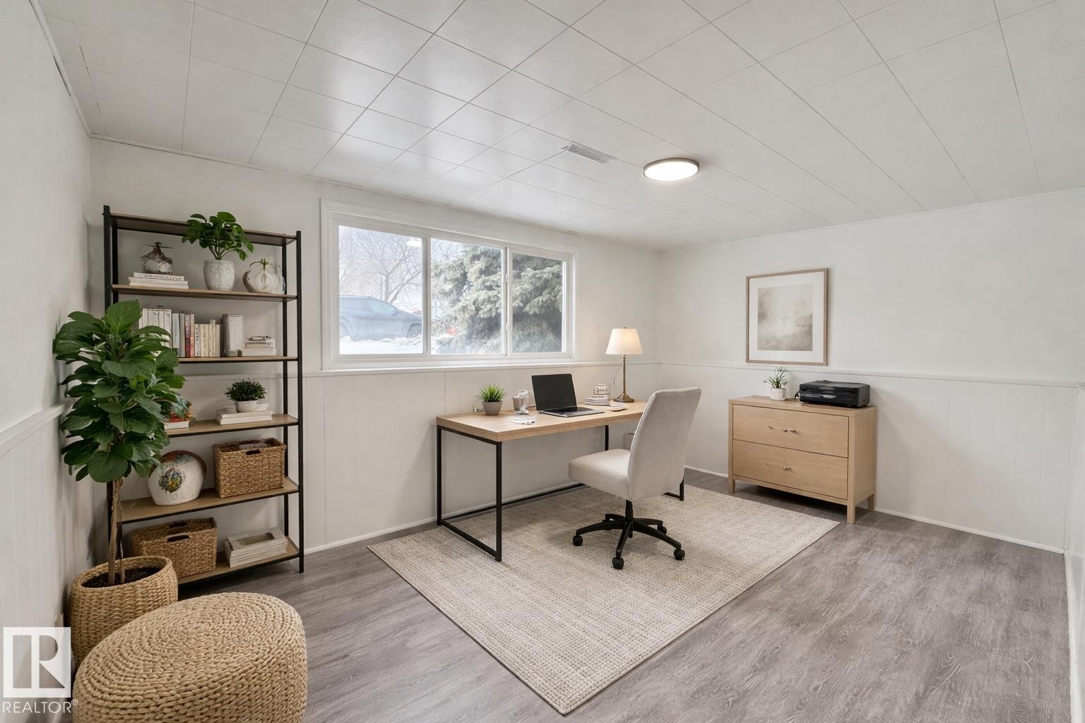 Edmonton, AB - Indoor Photo Showing Office