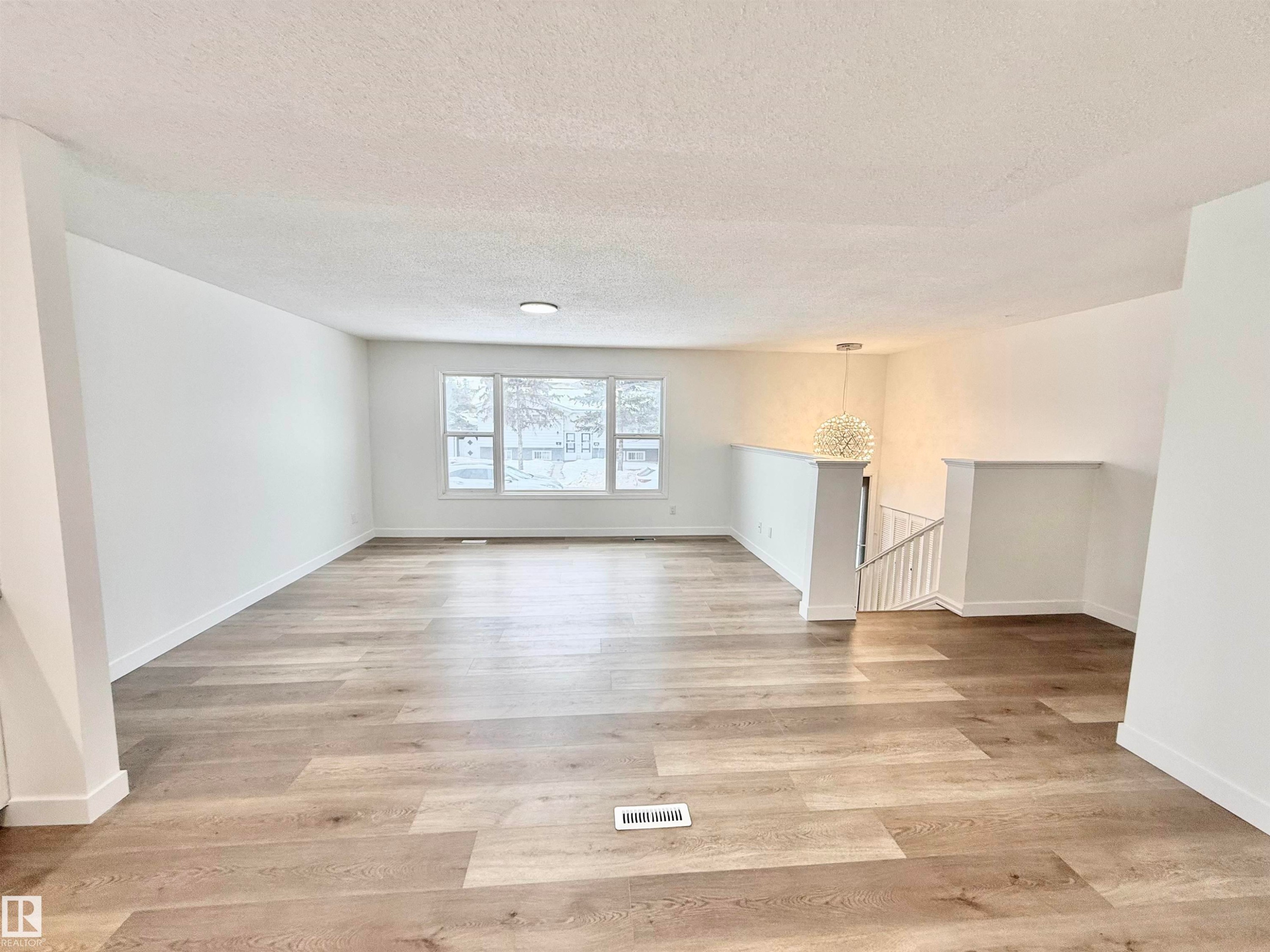 15424 99 Avenue, Edmonton, AB - Indoor Photo Showing Other Room