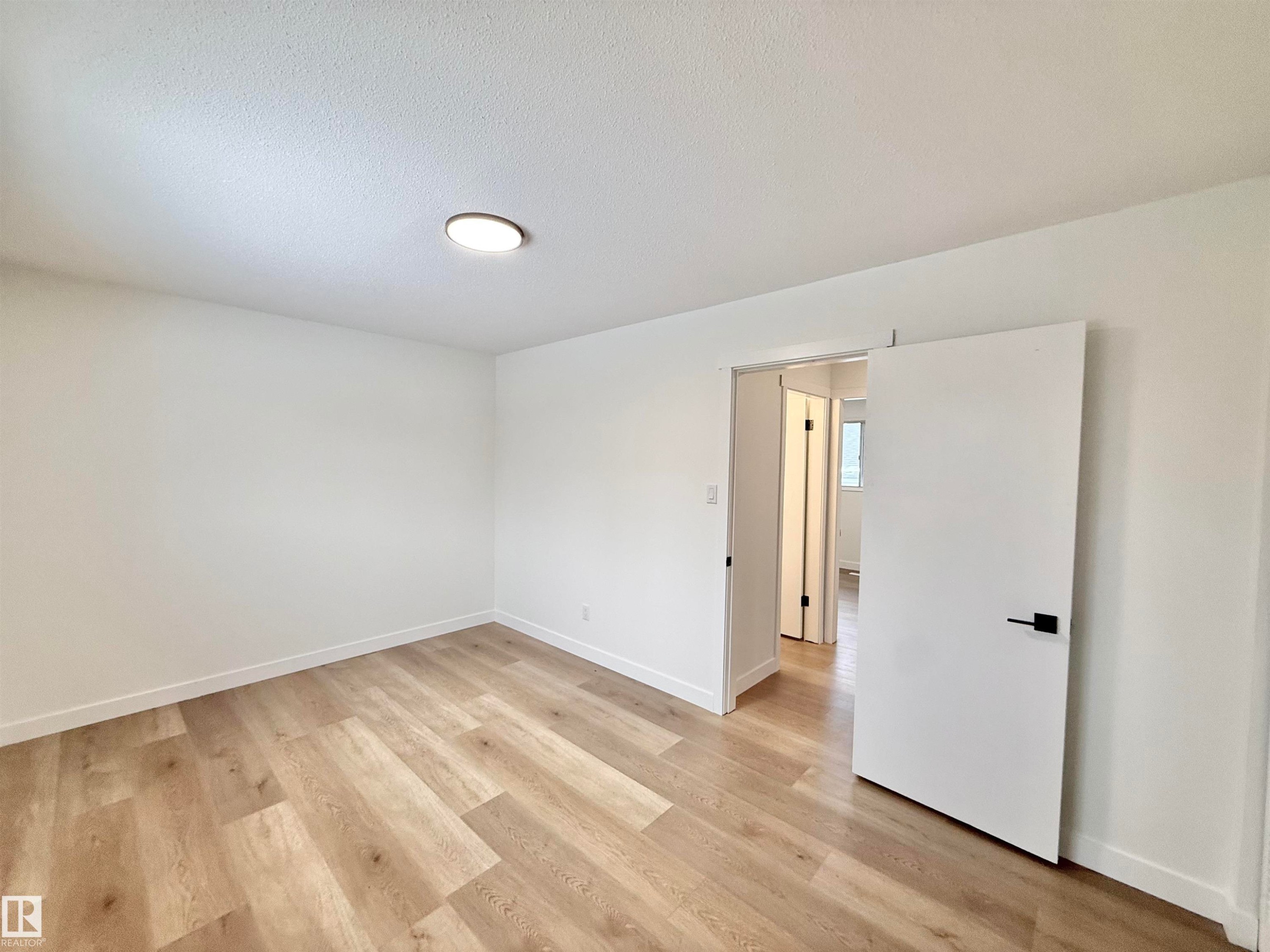 15424 99 Avenue, Edmonton, AB - Indoor Photo Showing Other Room