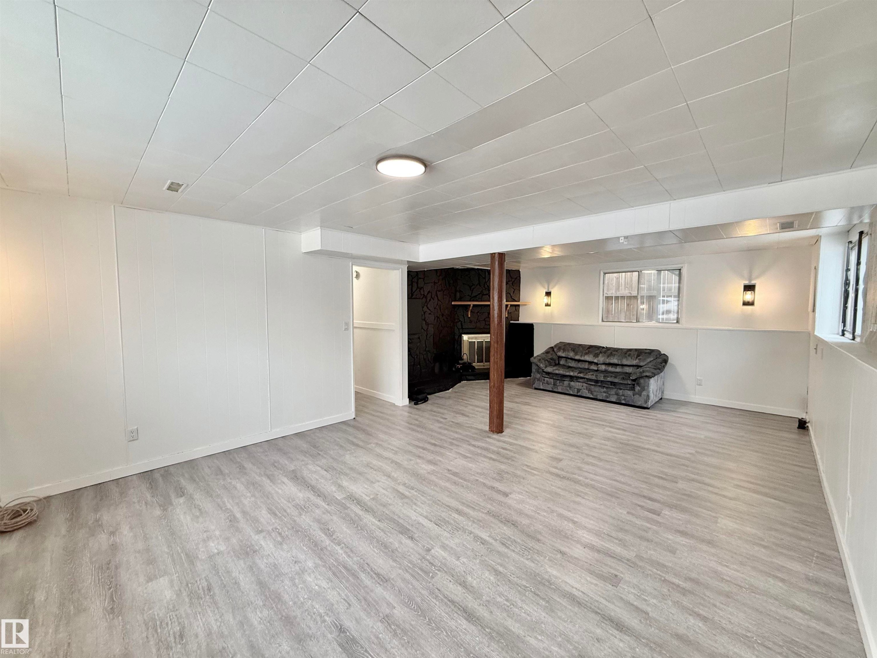 15424 99 Avenue, Edmonton, AB - Indoor Photo Showing Other Room