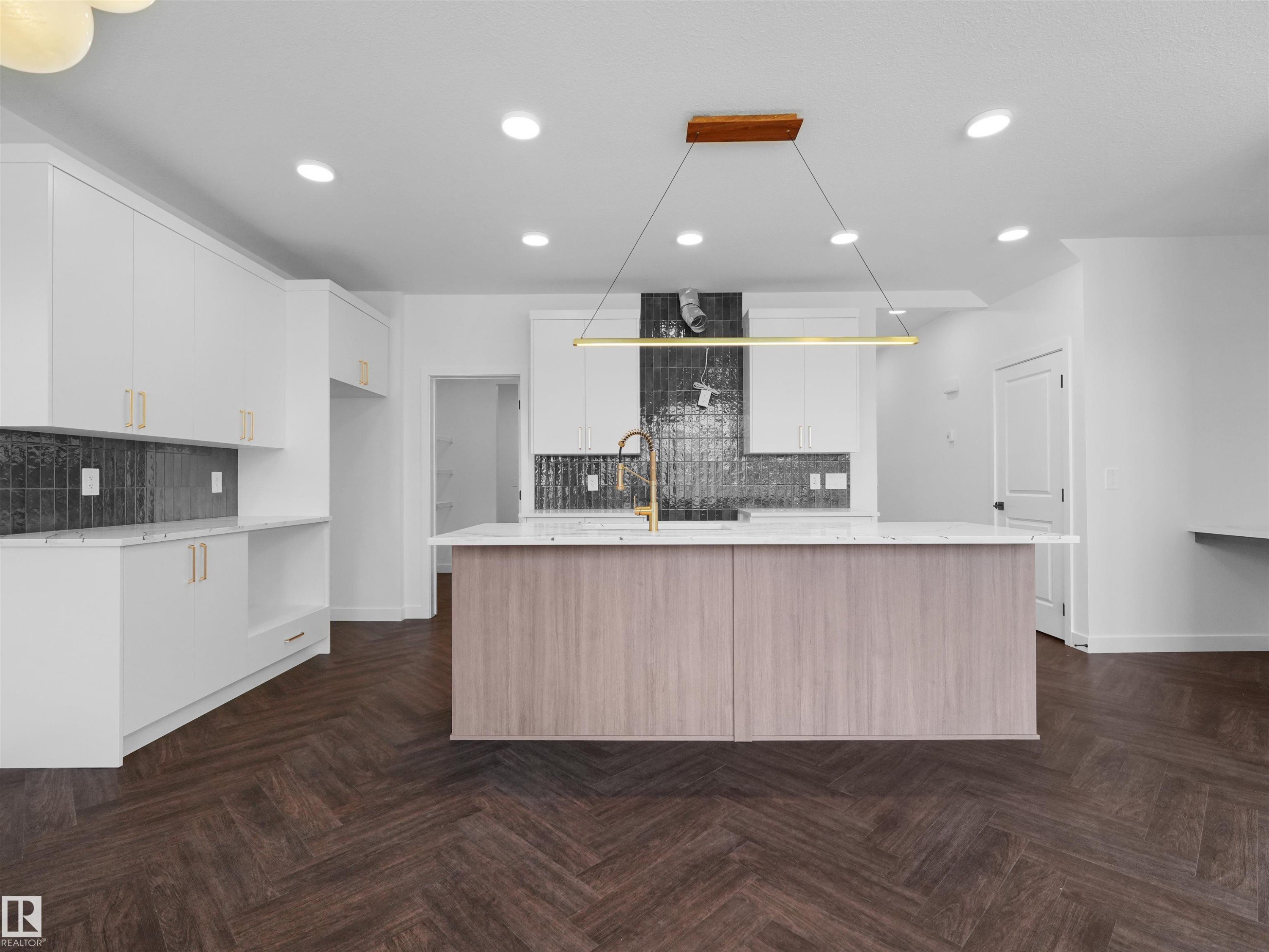 20624 43 Avenue, Edmonton, AB - Indoor Photo Showing Kitchen With Upgraded Kitchen