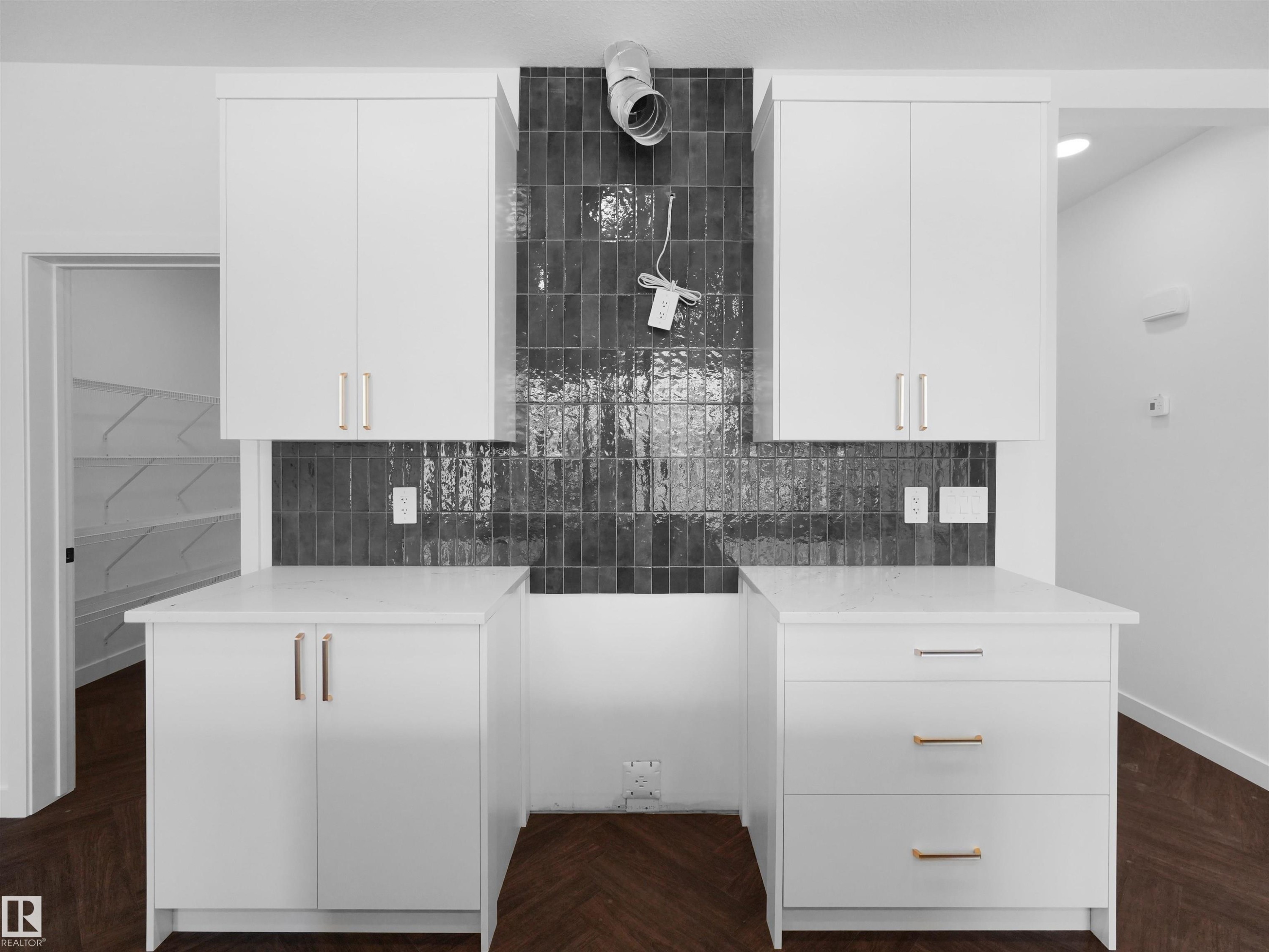 20624 43 Avenue, Edmonton, AB - Indoor Photo Showing Kitchen