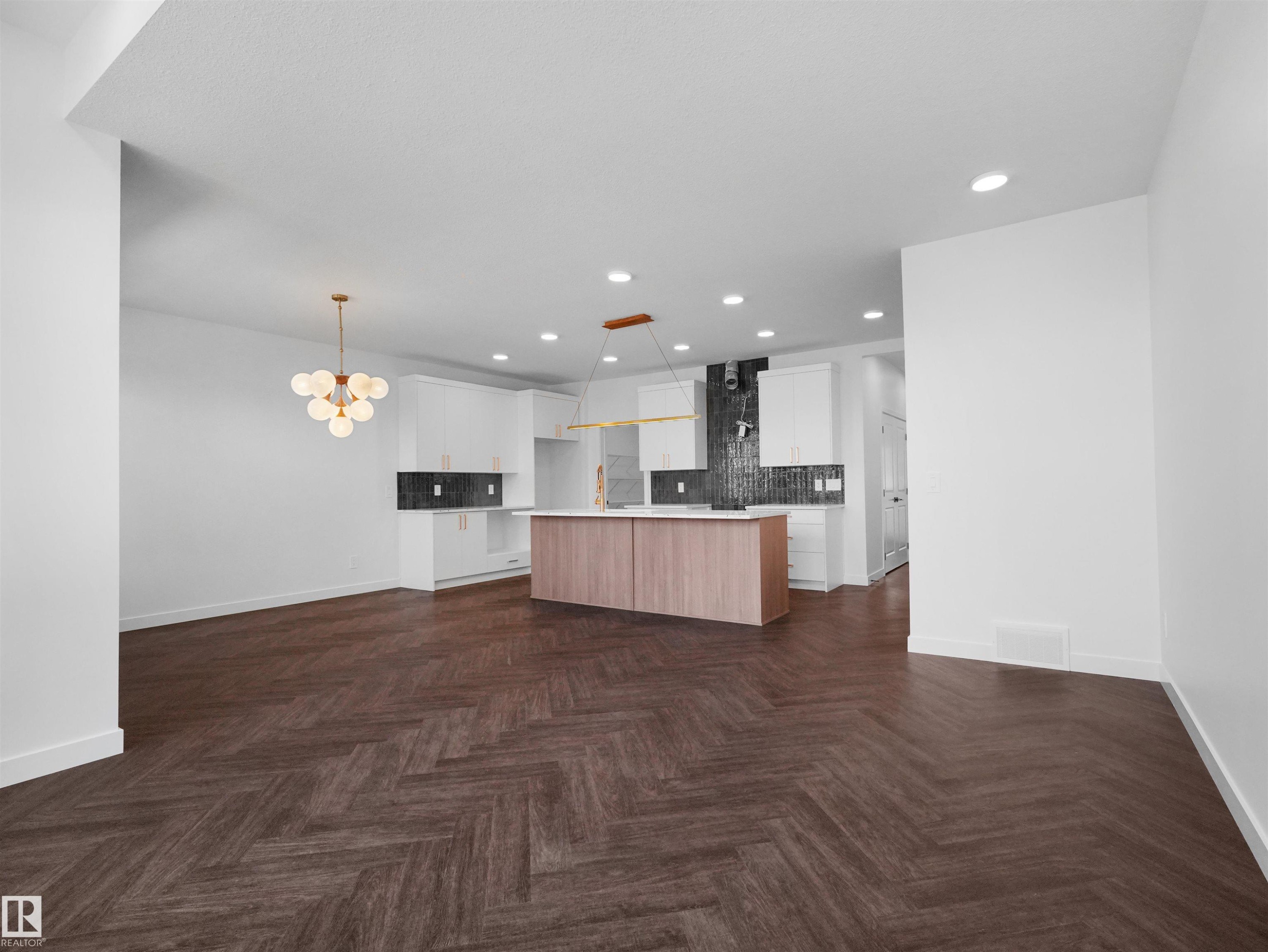 20624 43 Avenue, Edmonton, AB - Indoor Photo Showing Kitchen