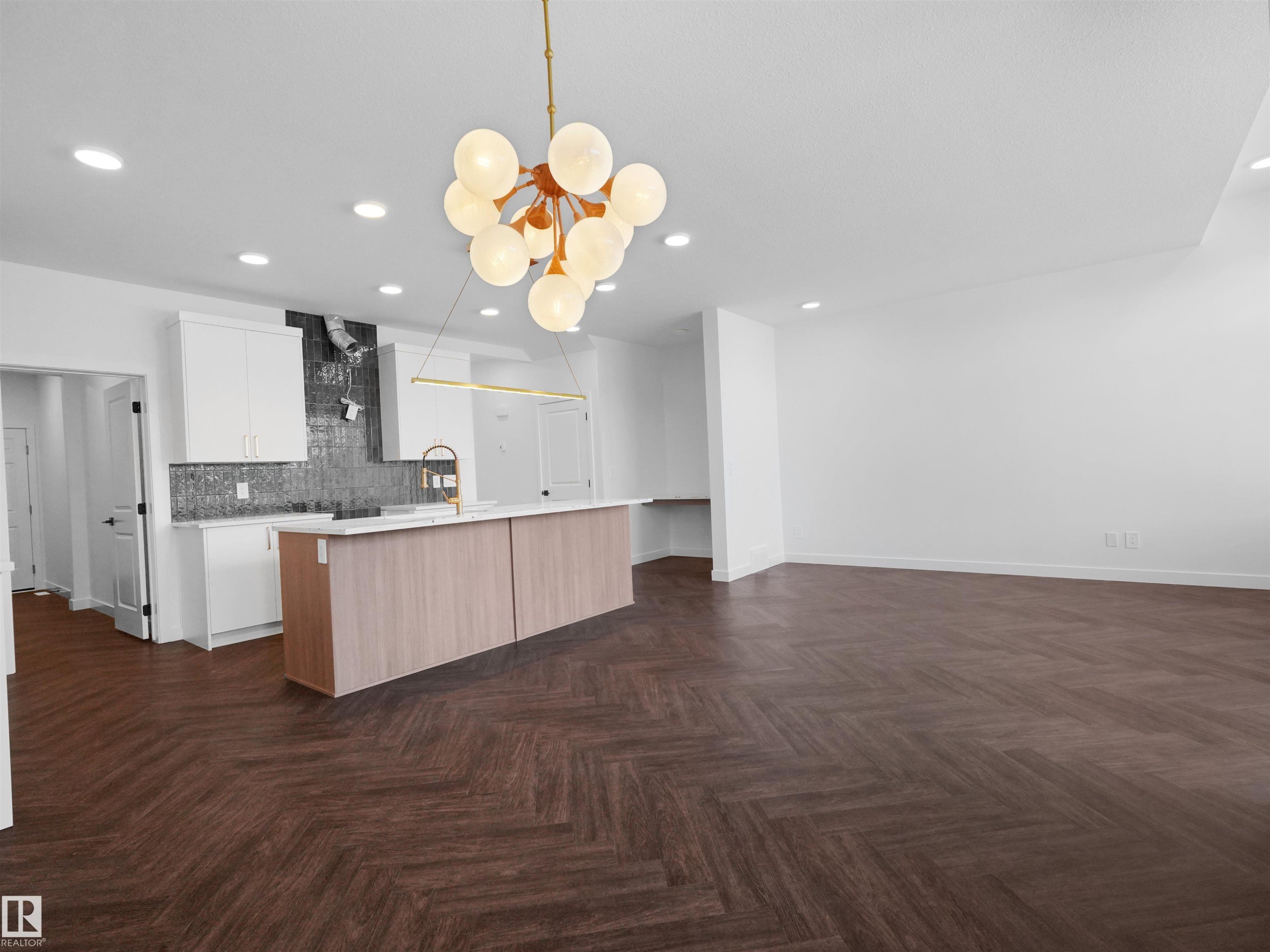 20624 43 Avenue, Edmonton, AB - Indoor Photo Showing Kitchen