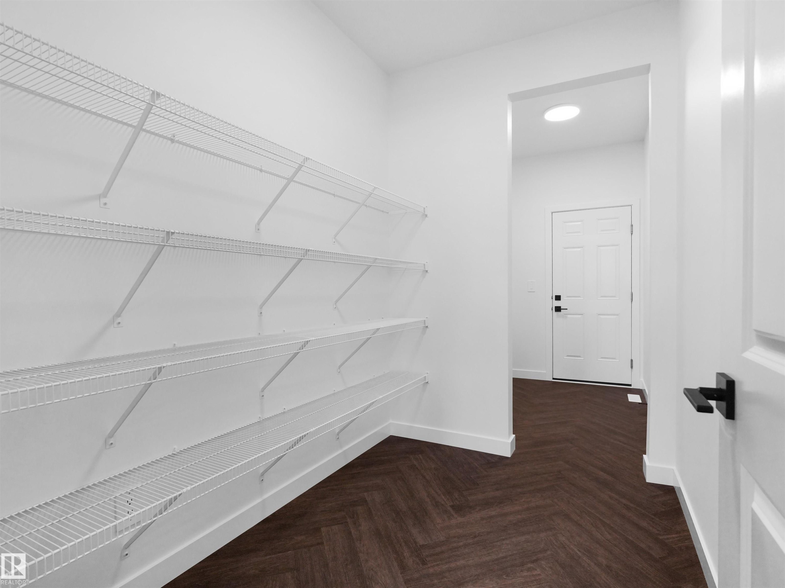 20624 43 Avenue, Edmonton, AB - Indoor With Storage