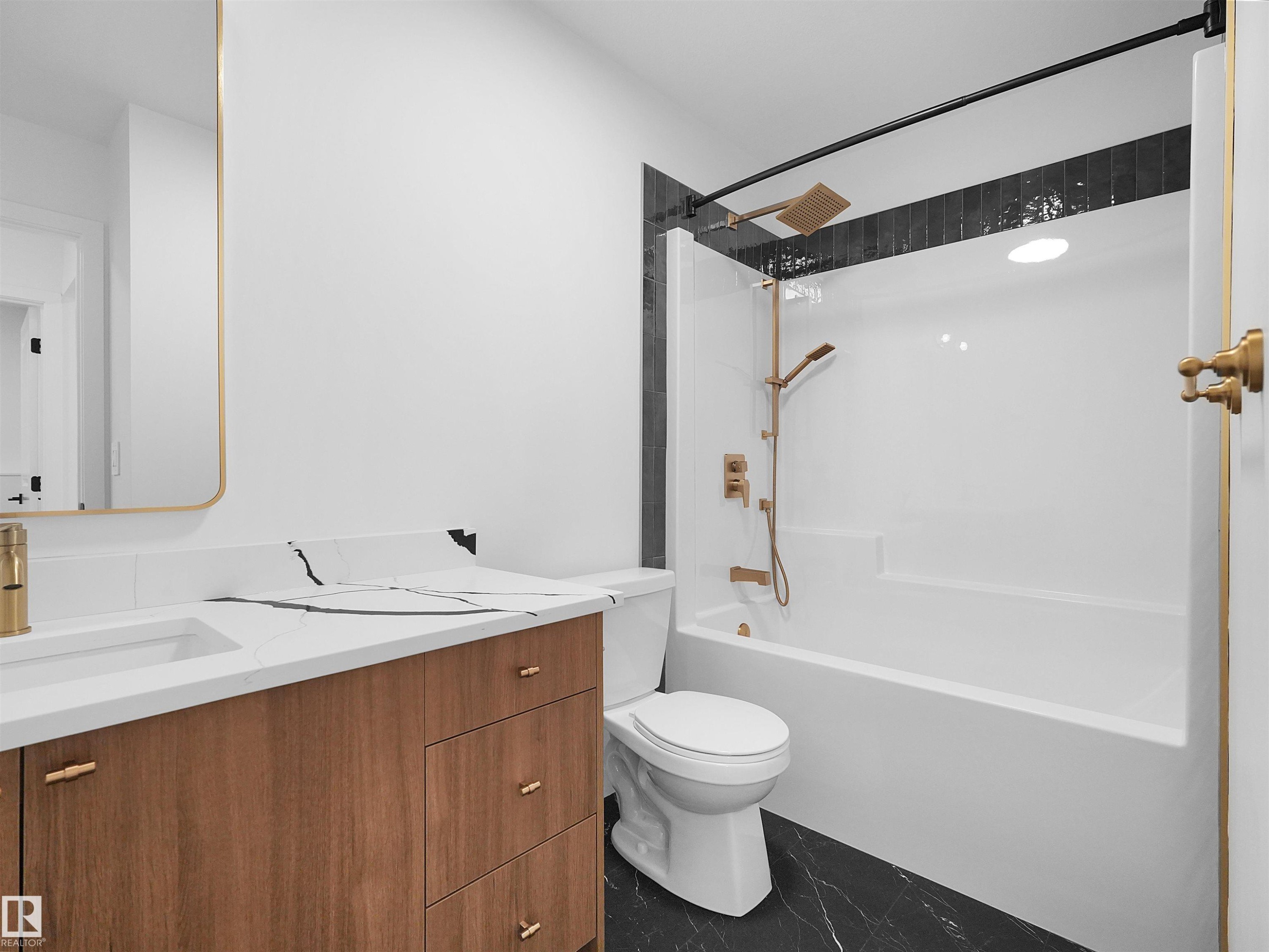 20624 43 Avenue, Edmonton, AB - Indoor Photo Showing Bathroom