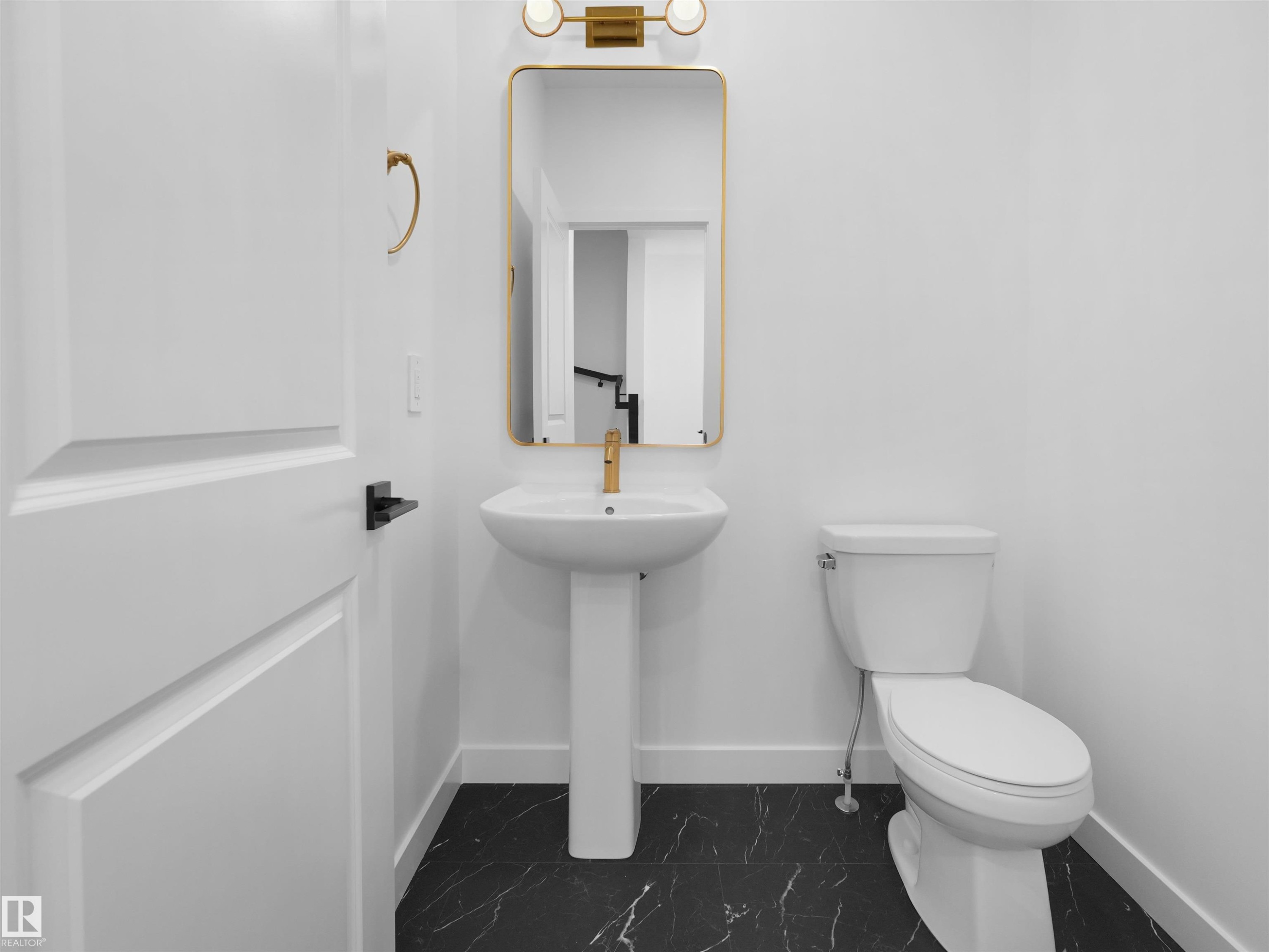 20624 43 Avenue, Edmonton, AB - Indoor Photo Showing Bathroom