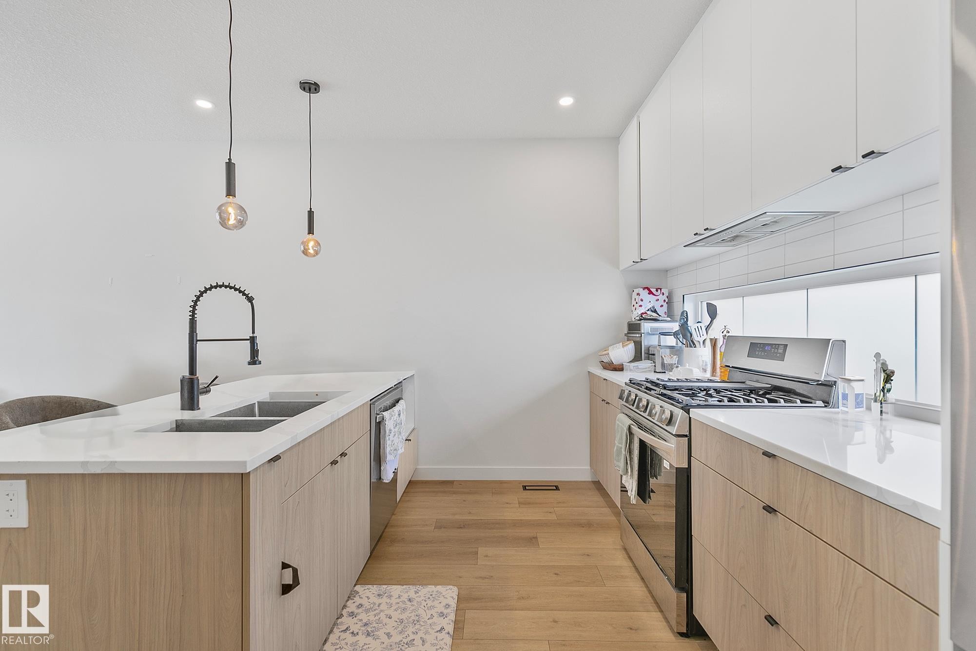 14904 109 Avenue, Edmonton, AB - Indoor Photo Showing Kitchen With Double Sink