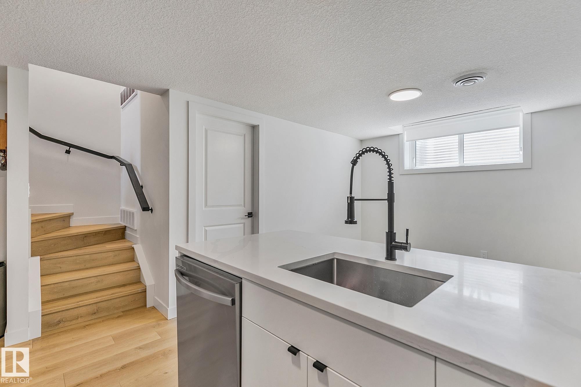 14904 109 Avenue, Edmonton, AB - Indoor Photo Showing Kitchen