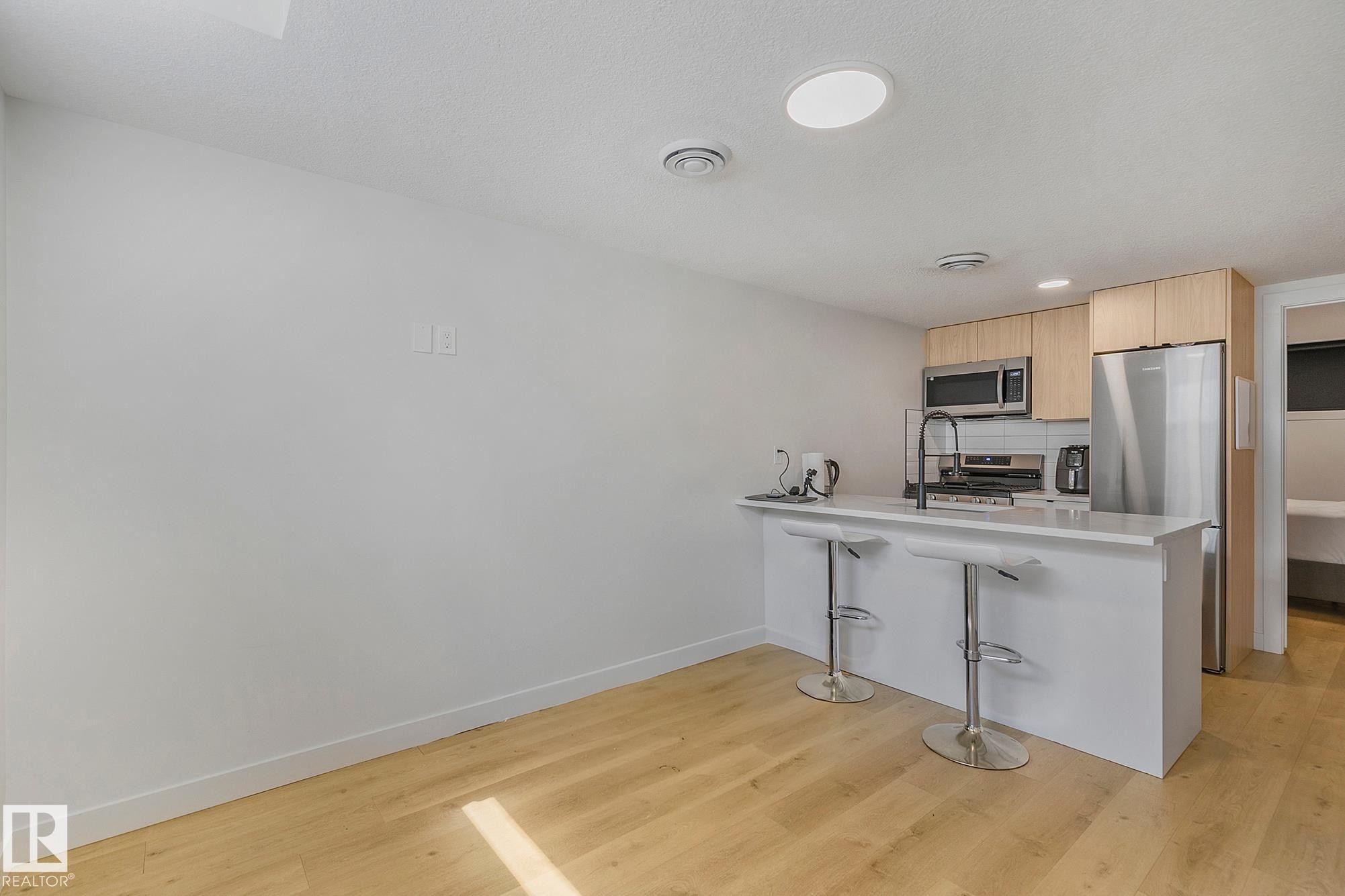 14904 109 Avenue, Edmonton, AB - Indoor Photo Showing Kitchen