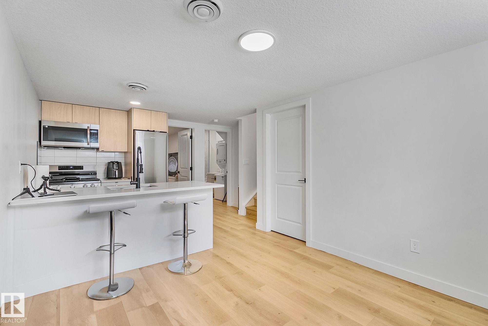 14904 109 Avenue, Edmonton, AB - Indoor Photo Showing Kitchen
